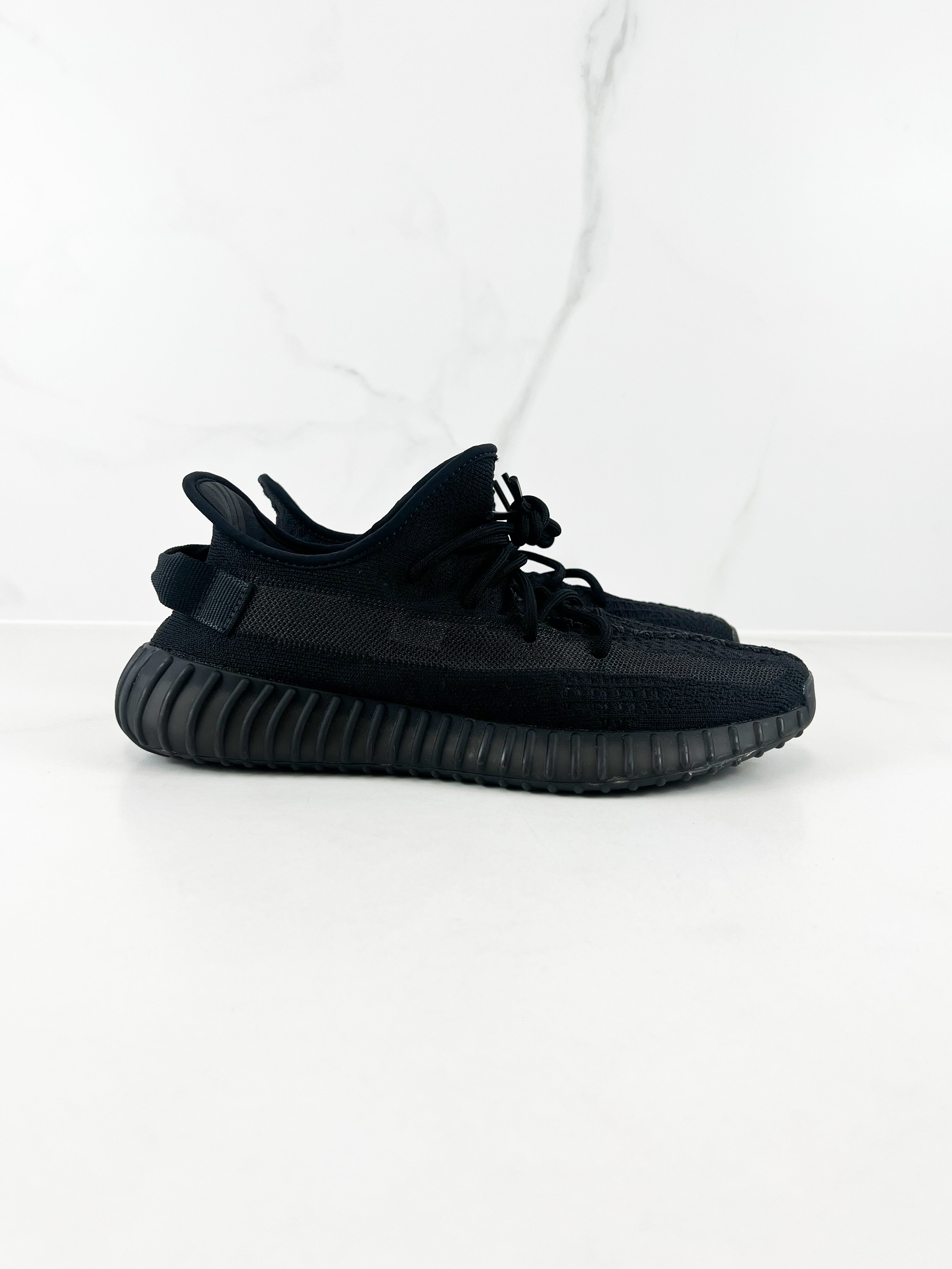 Yeezy Boost 350 V2 Onyx Size 10.5 US Men's