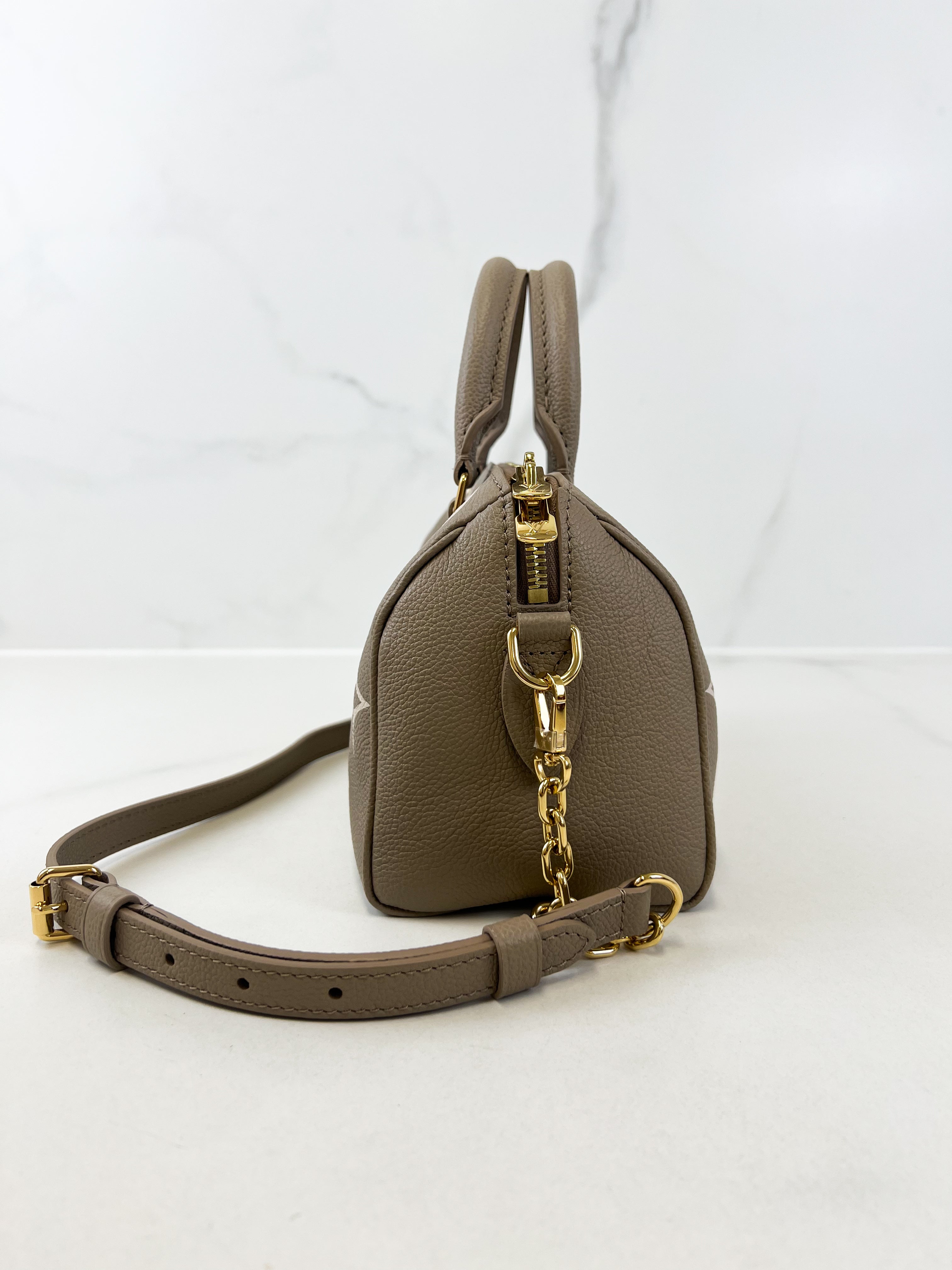Louis Vuitton Speedy Bandoulière 20 in Tourterelle Crème