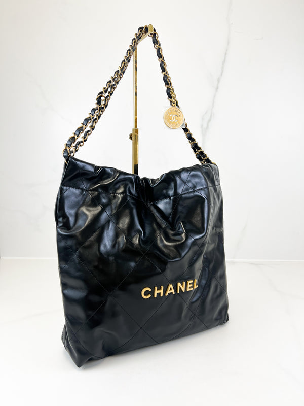 Chanel Shiny Quilted Medium 22