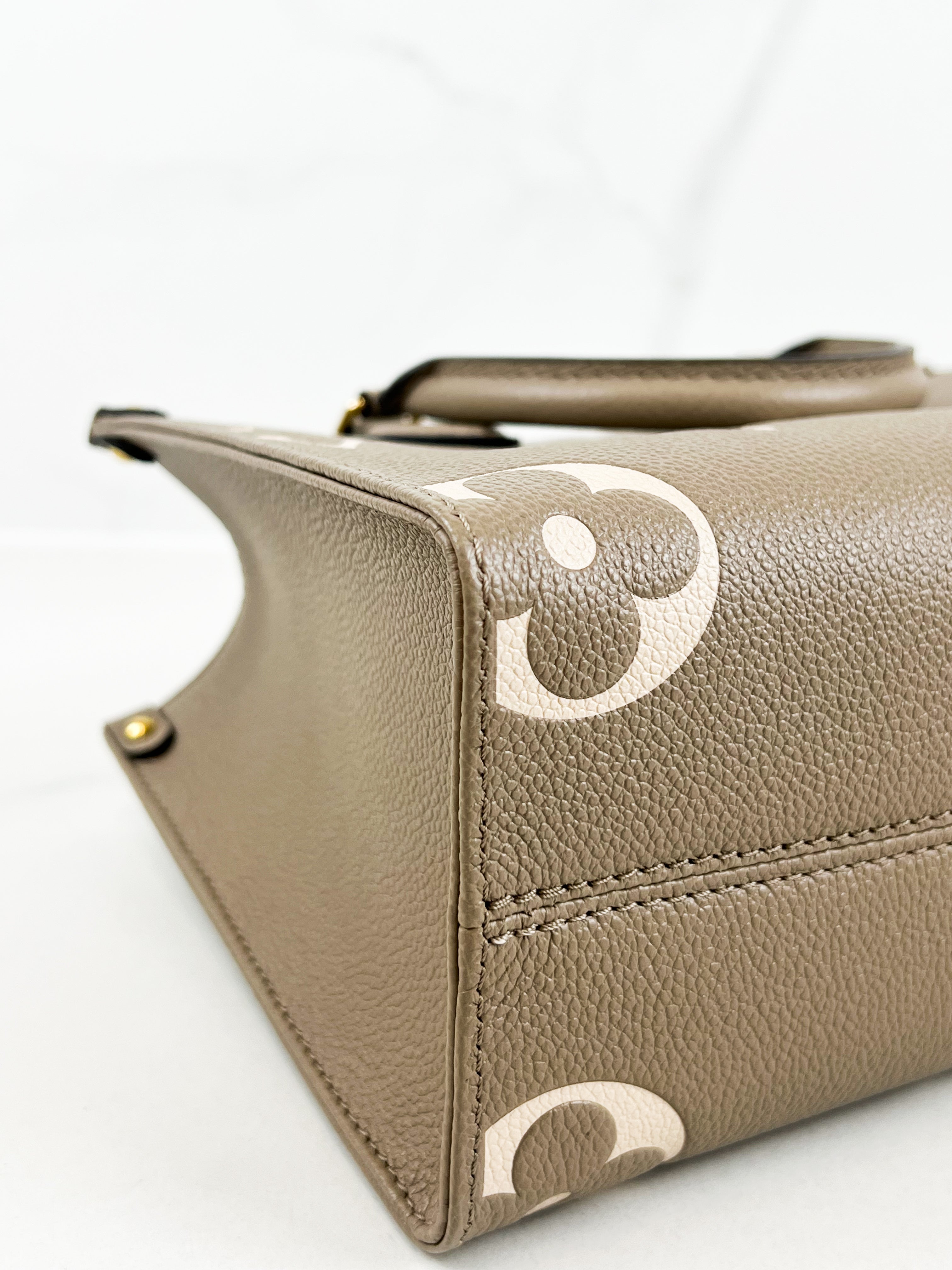 Louis Vuitton Onthego PM Tourterelle Crème