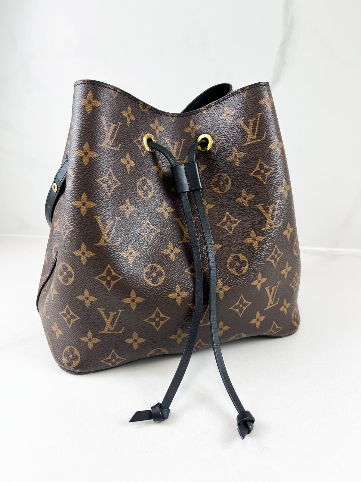 Louis Vuitton Black Neo Noe