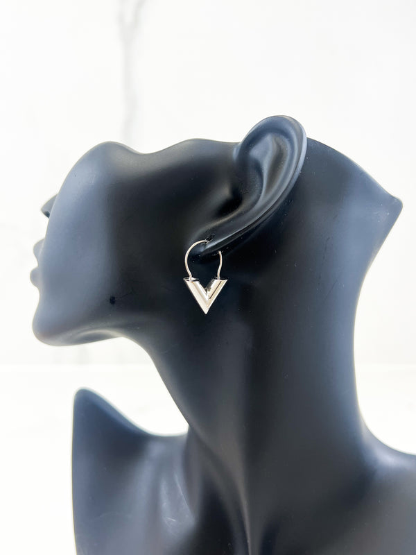 Louis Vuitton V Earrings in Silver Metal