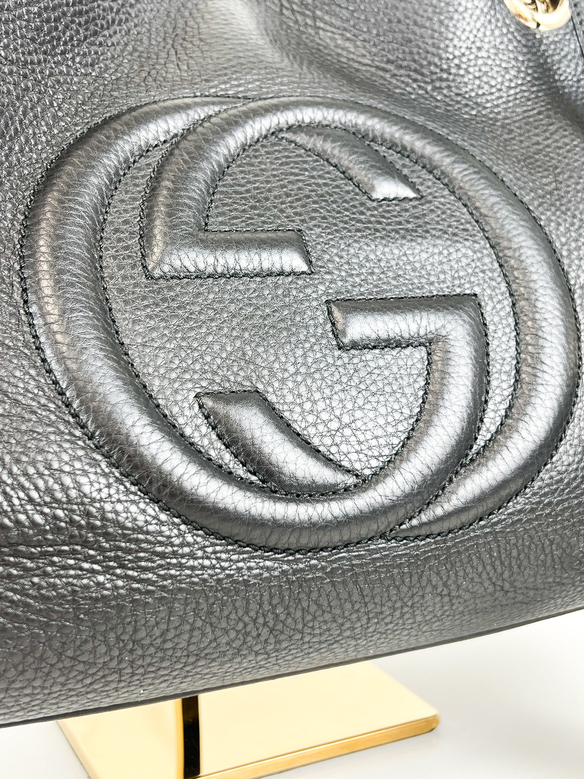 Gucci Medium Soho Grained Leather Bag in Black