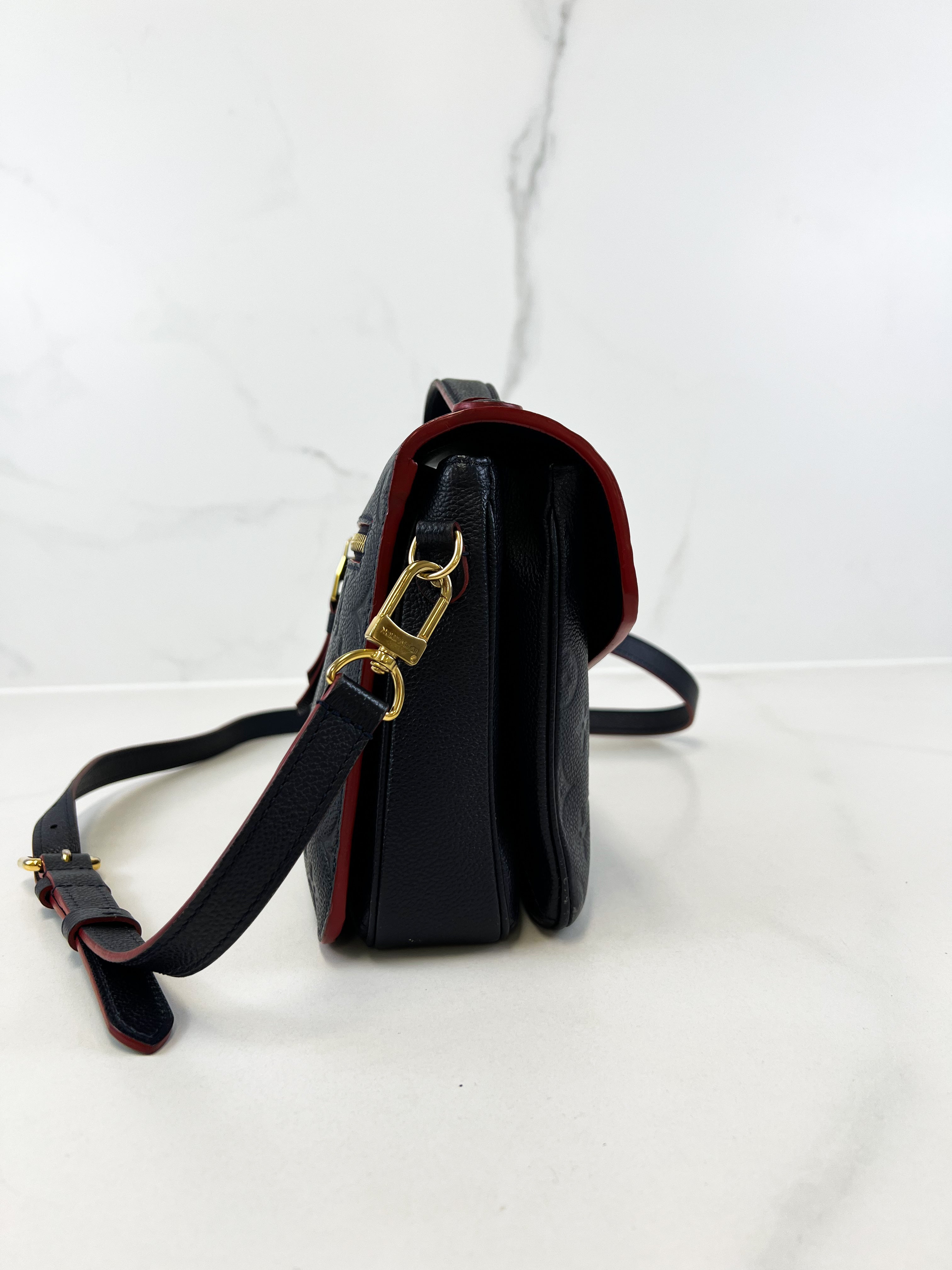 Louis Vuitton Pochette Metis in Marine Rouge