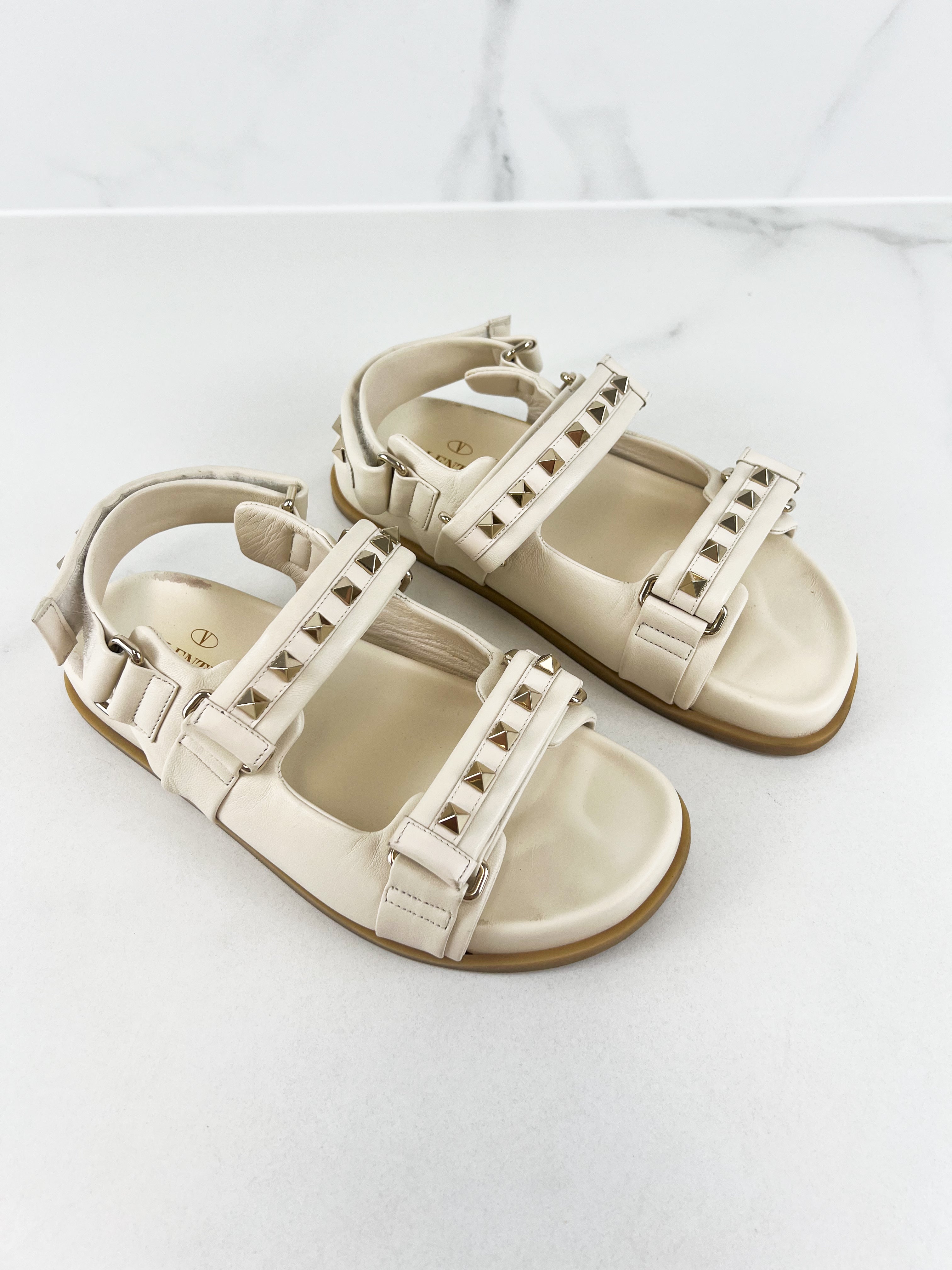 Valentino Garavani Rockstud Flat Sandal in Nappa Leather with Platinum-Finish Studs Size 37