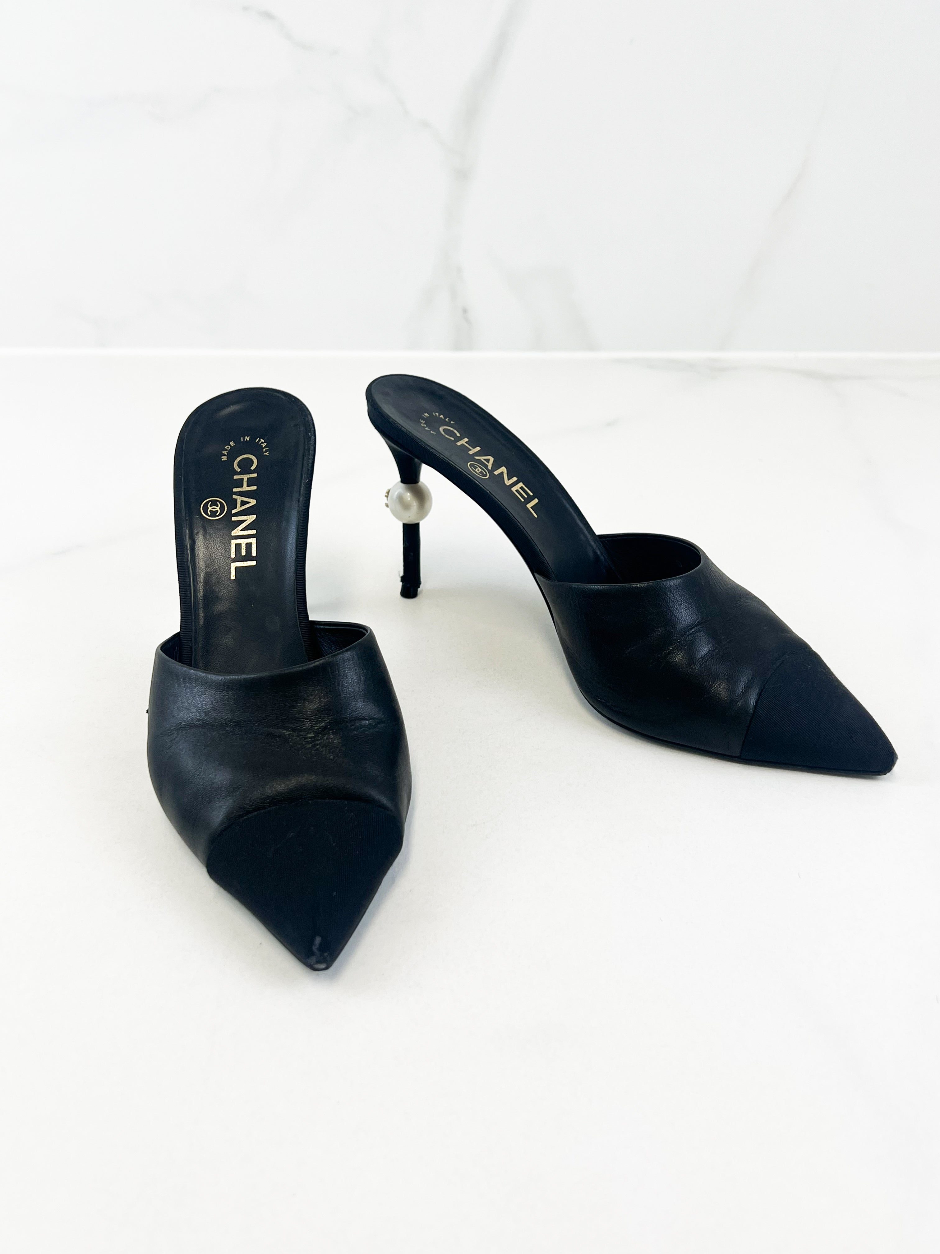 Chanel Black Leather & Fabric Faux Pearl Quilted Pumps Size 38C