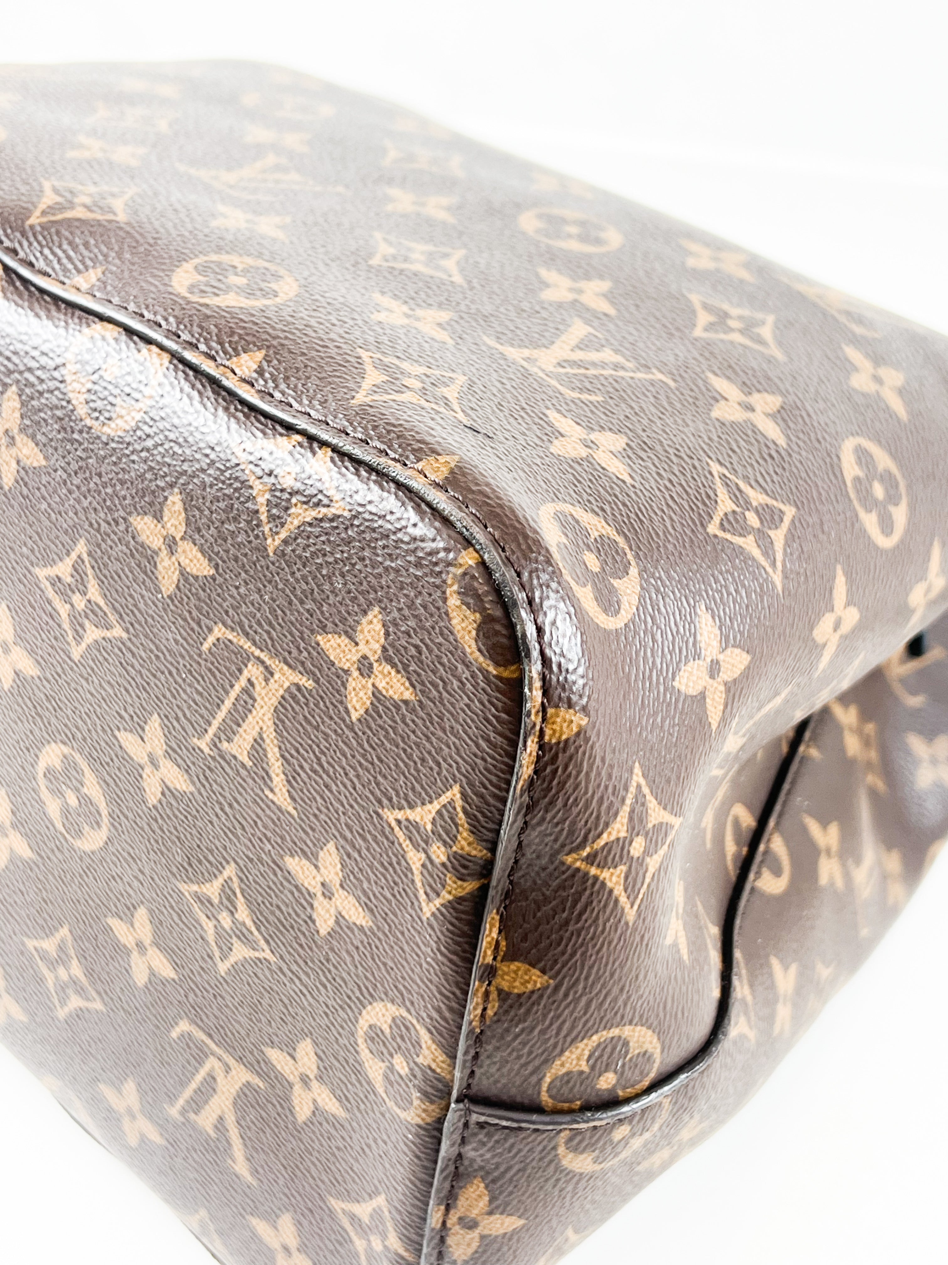 Louis Vuitton Black Neo Noe