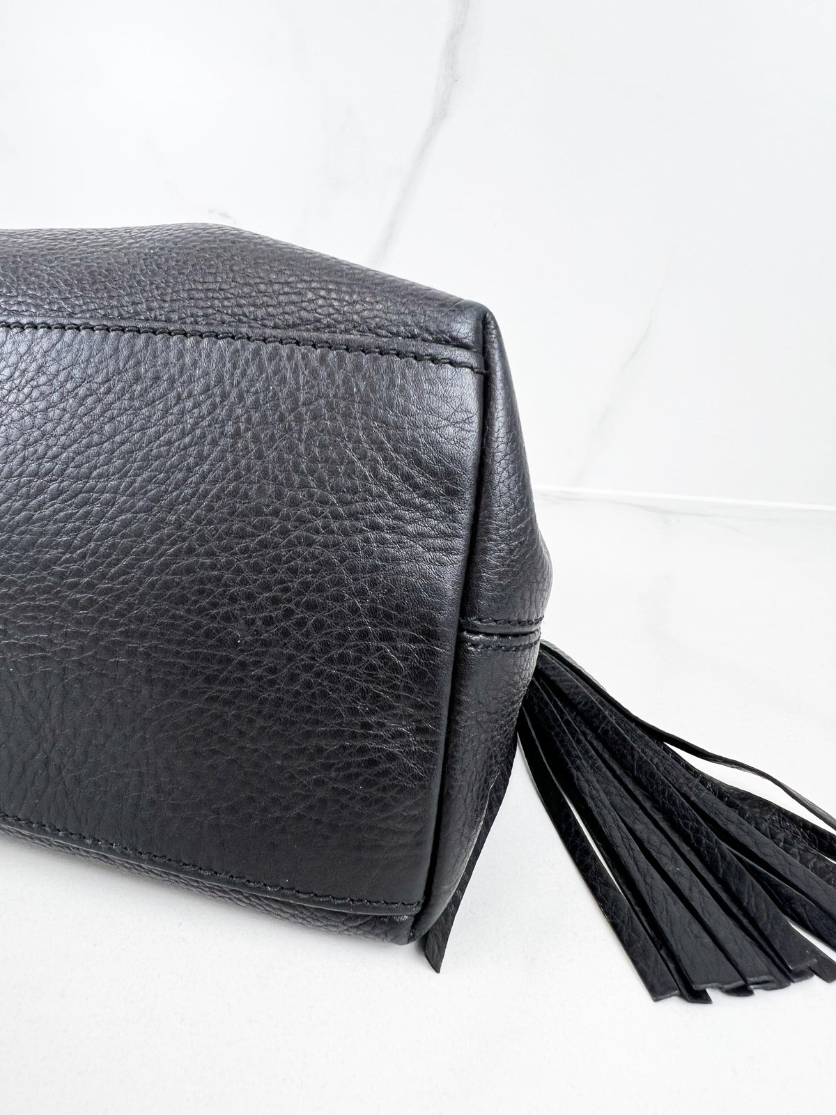 Gucci Medium Soho Grained Leather Bag in Black