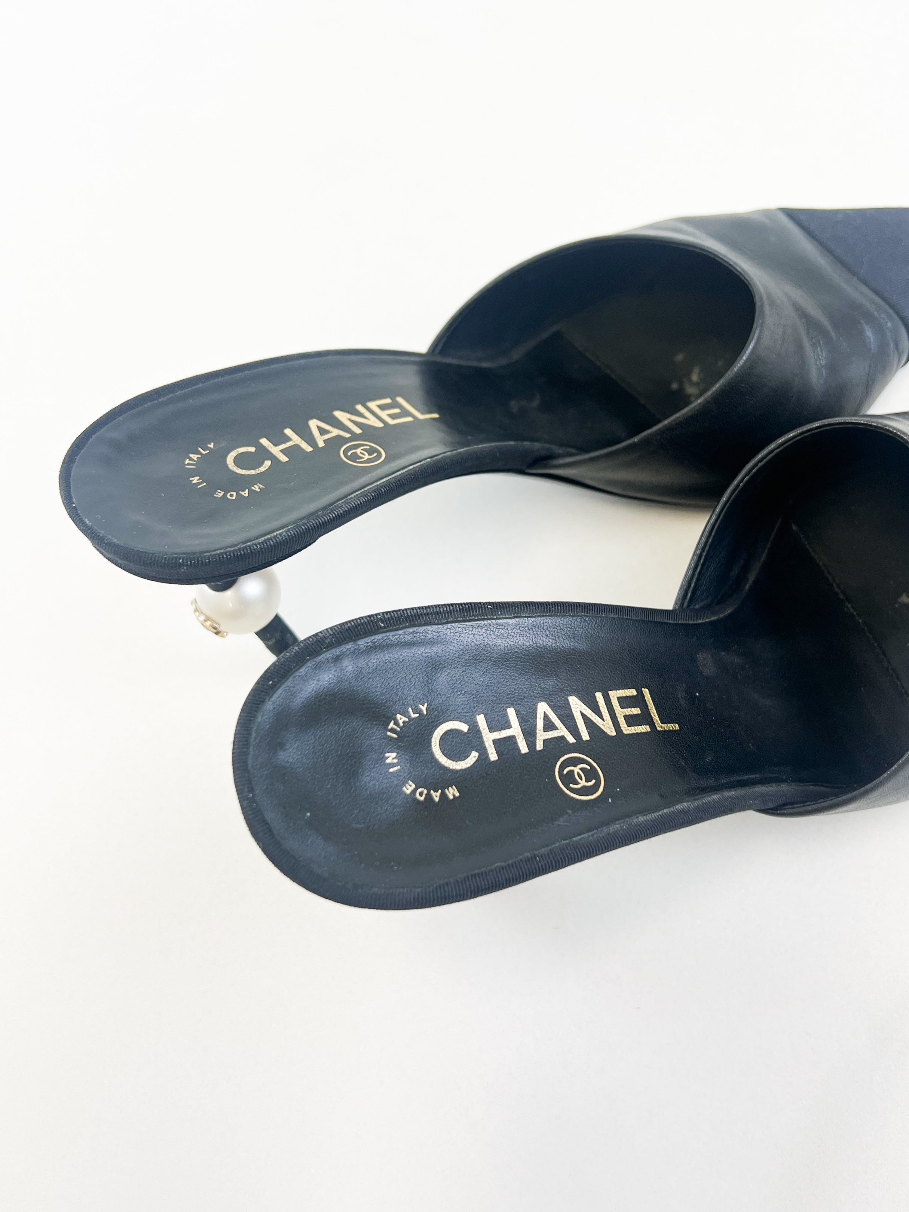 Chanel Black Leather & Fabric Faux Pearl Quilted Pumps Size 38C