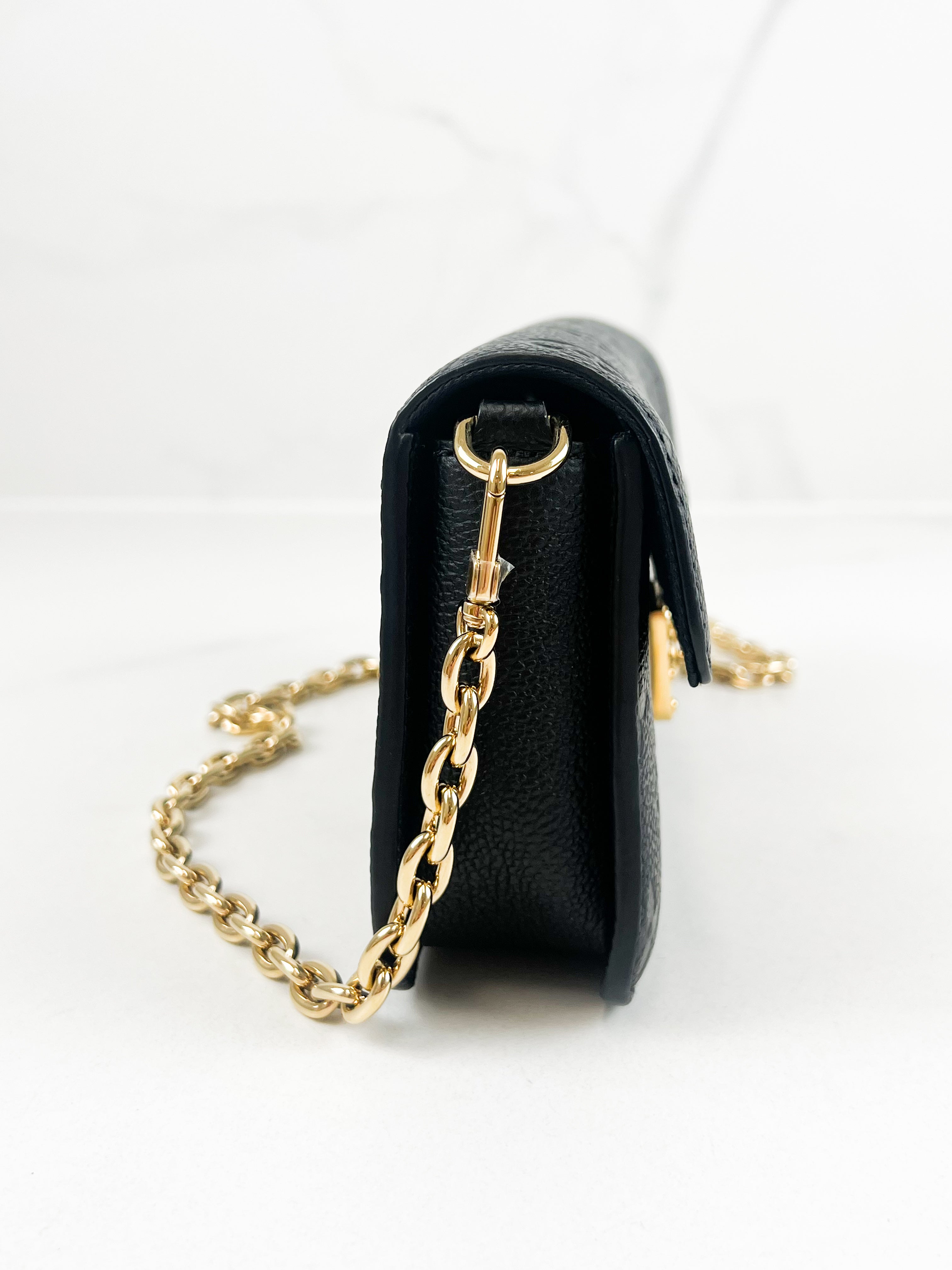 Louis Vuitton Metis Wallet on Chain