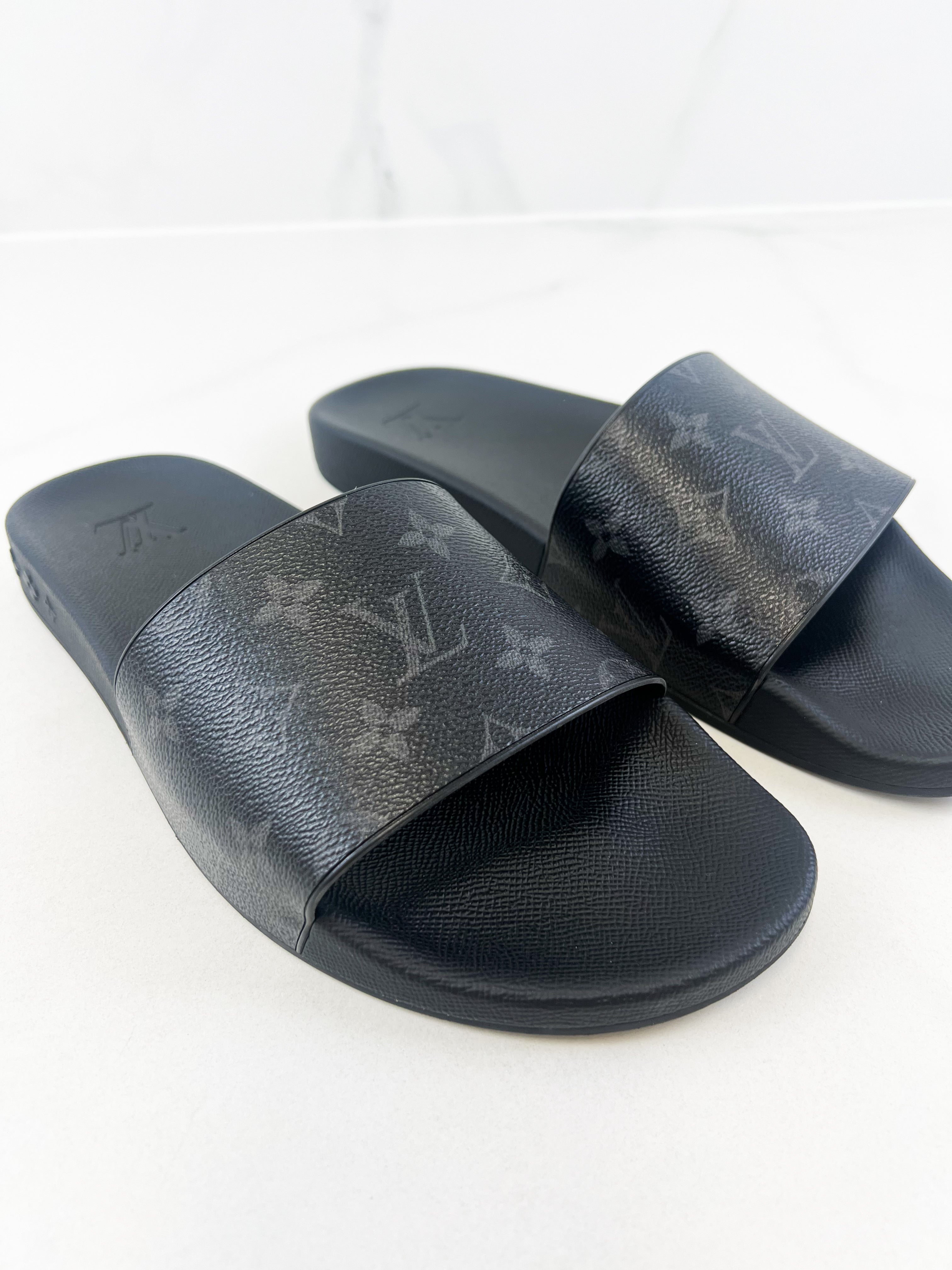 Louis Vuitton Men's Pool Slides Size 9