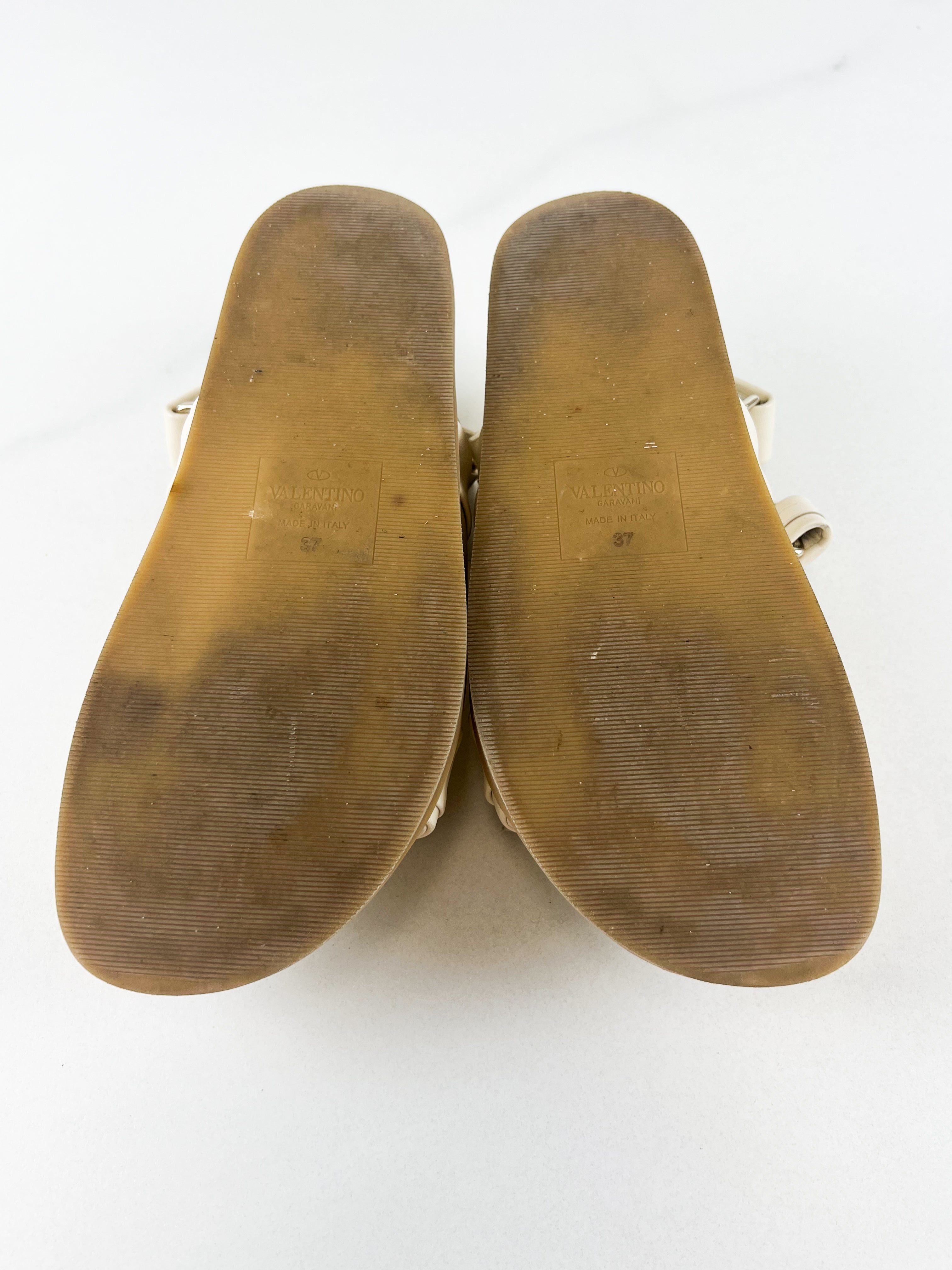 Valentino Garavani Rockstud Flat Sandal in Nappa Leather with Platinum-Finish Studs Size 37