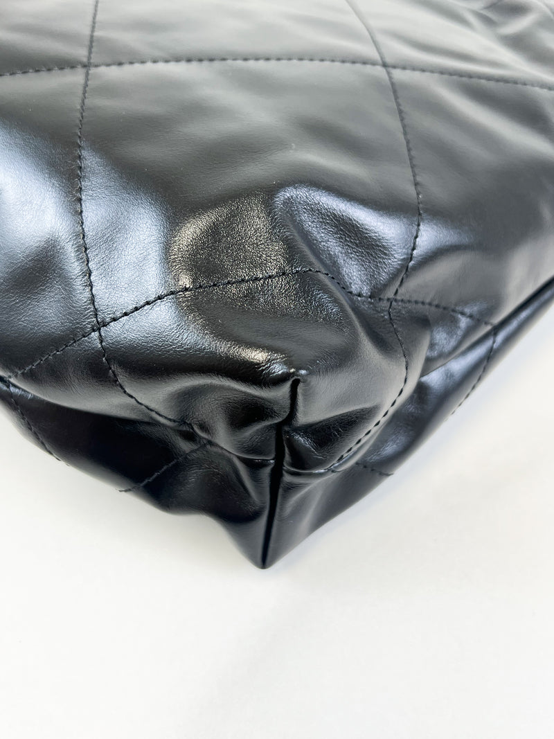 Chanel Shiny Quilted Medium 22