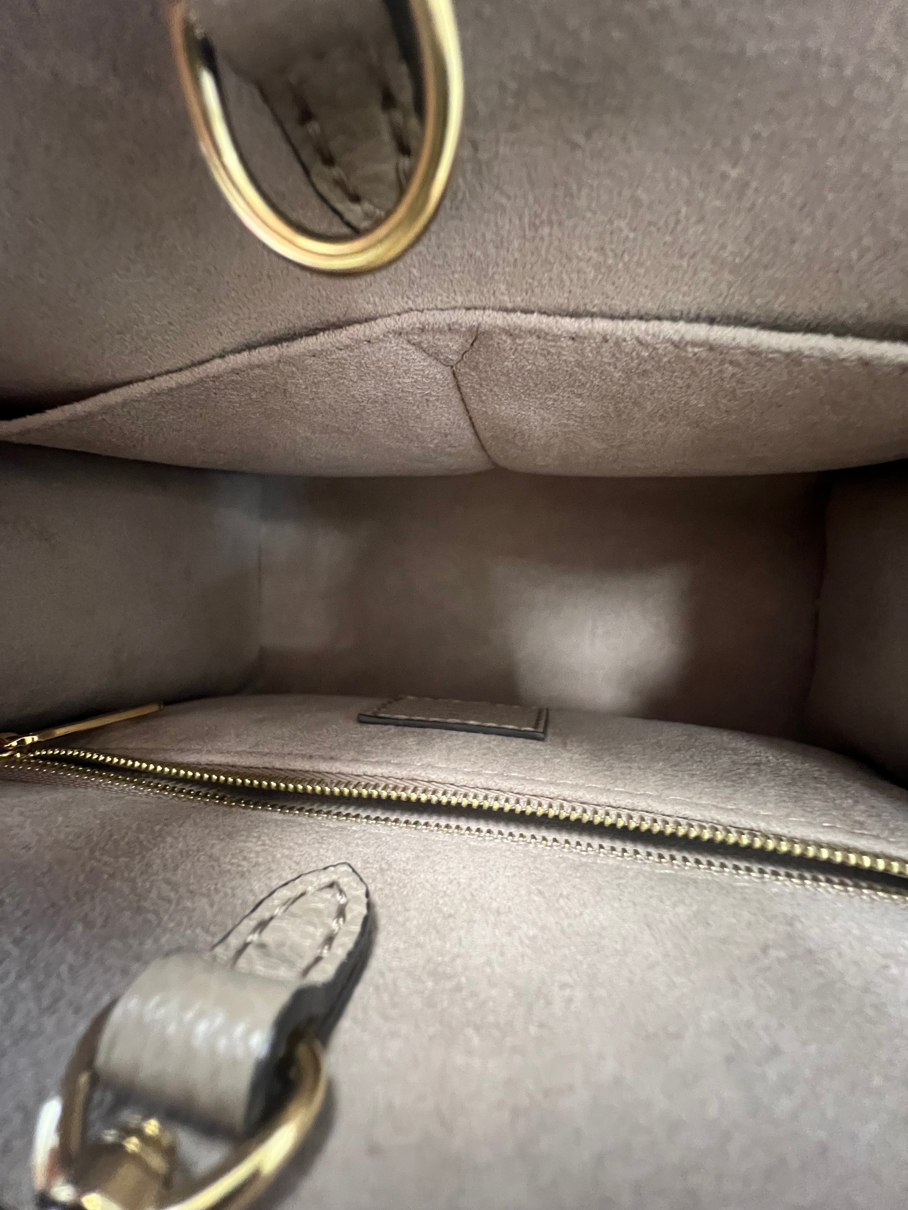 Louis Vuitton Onthego PM Tourterelle Crème