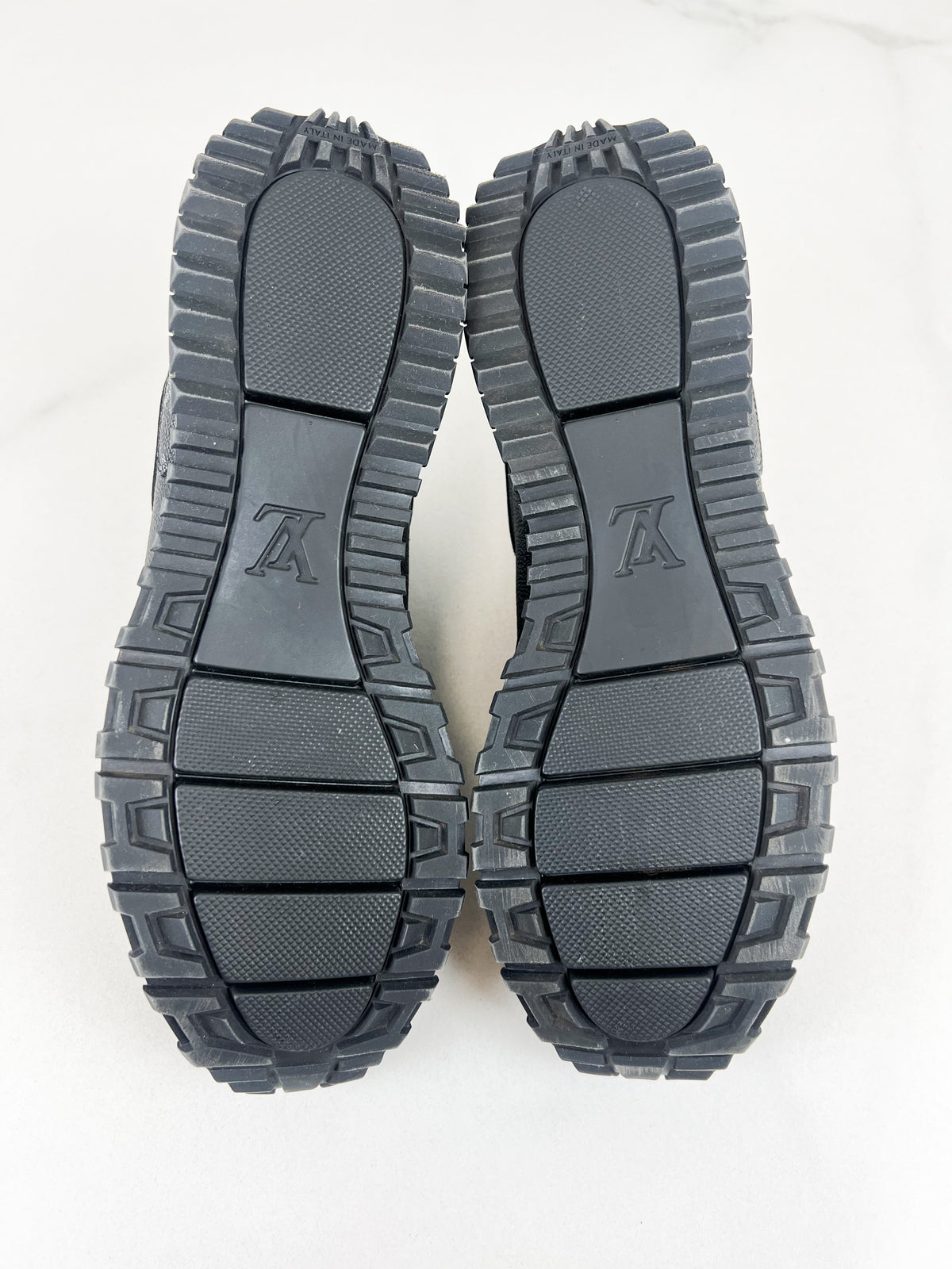 Louis Vuitton Runaway Black Monogram Grained Calf Leather Sneaker Size 7 Men's