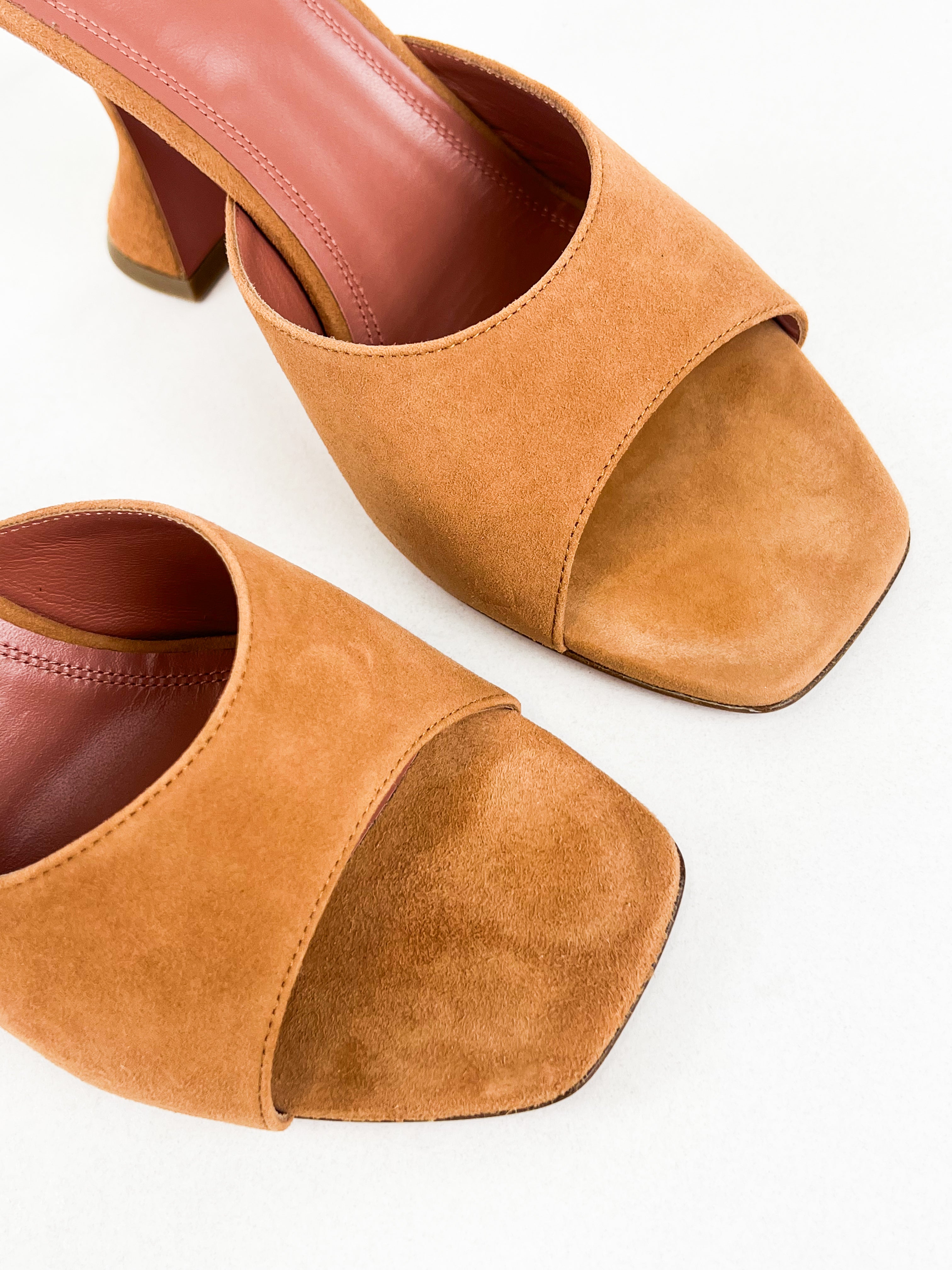 Amina Muaddi Lupita Slipper in Suede Camel Size 40