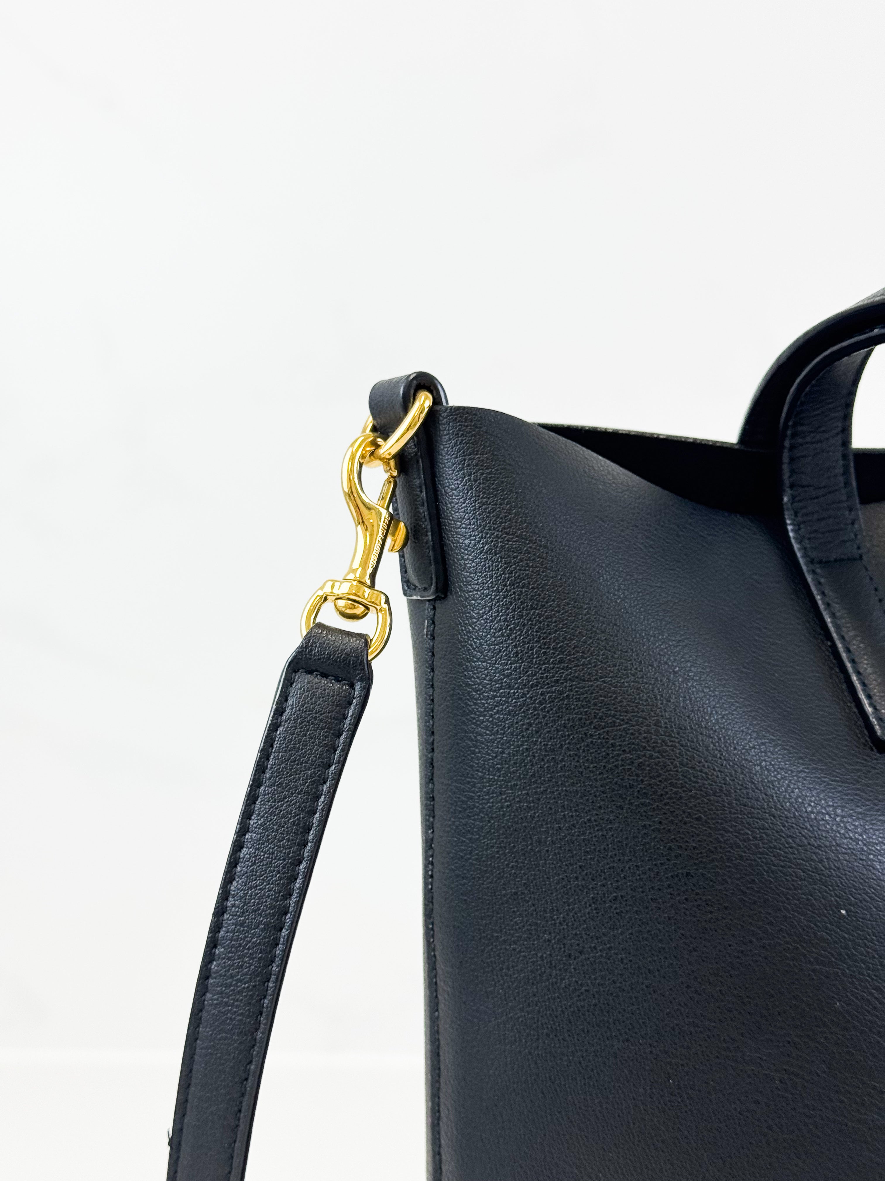 Saint Laurent Toy shopper Tote in Black Supple Leather