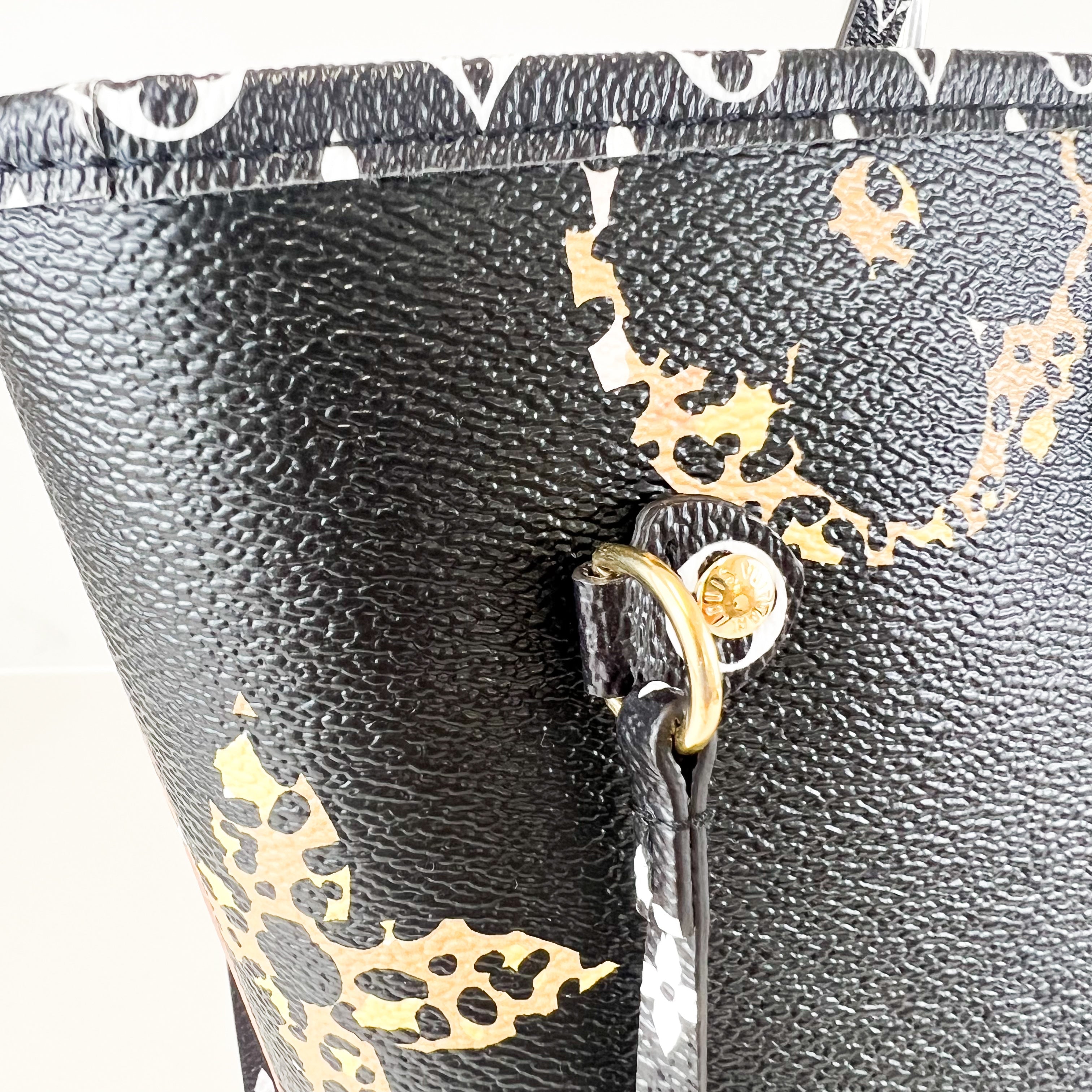 Louis Vuitton Neverfull Monogram Giant Jungle MM Black/Caramel