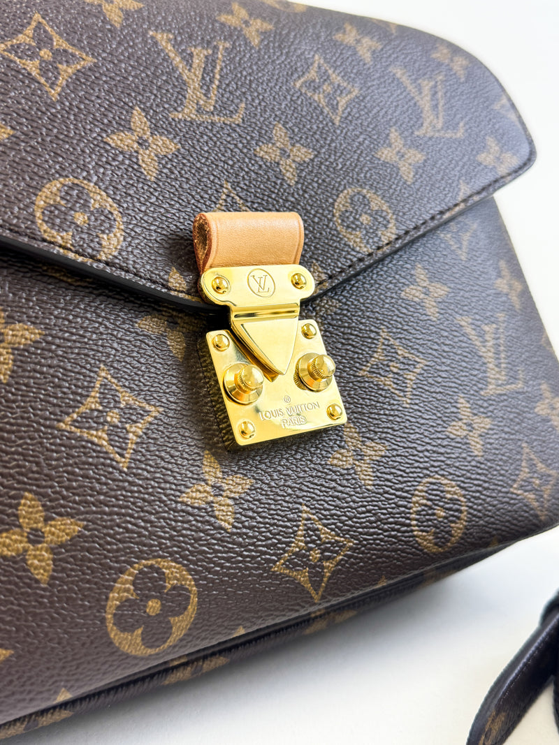 Louis Vuitton Monogram Canvas Pochette Metis