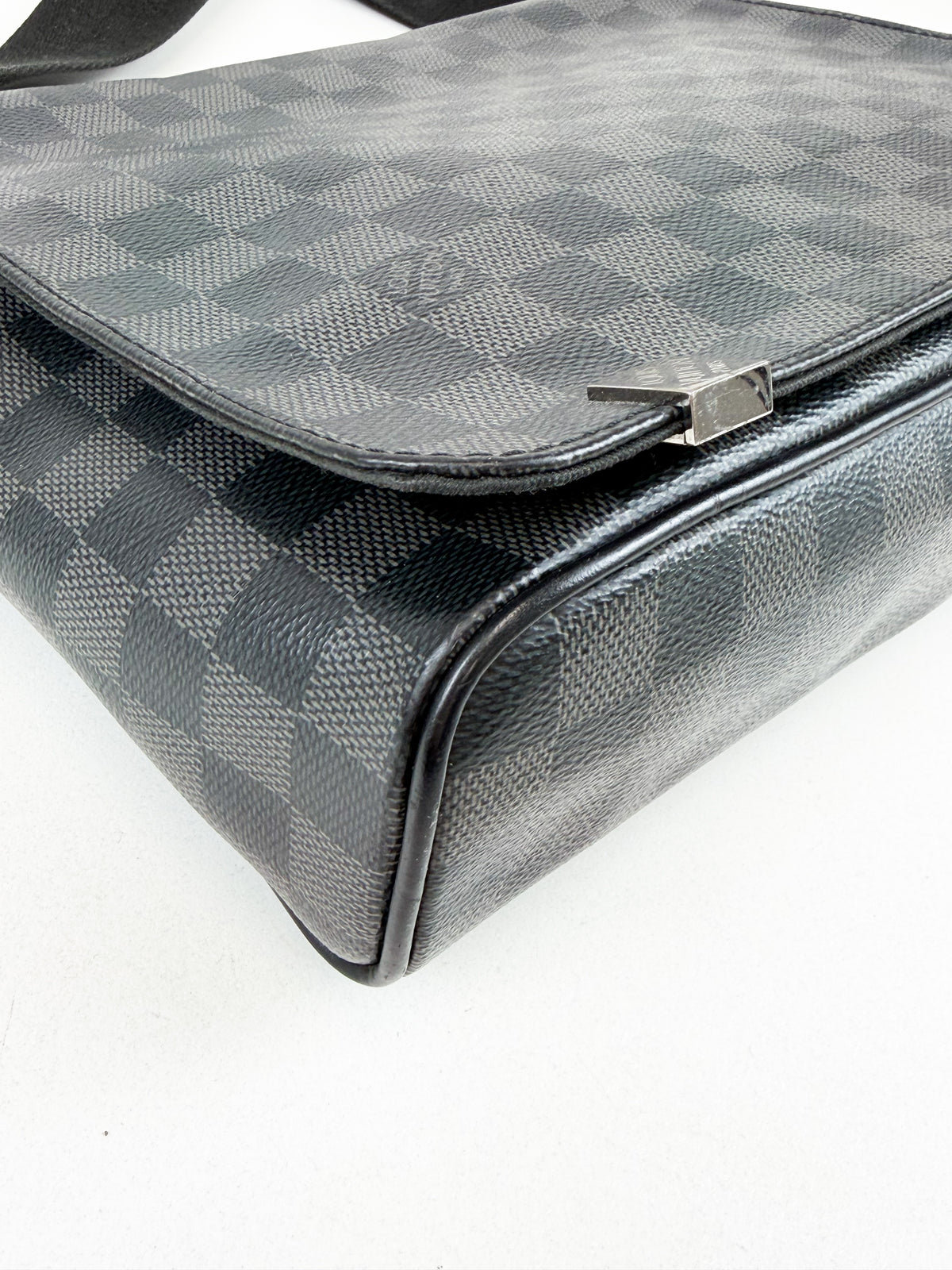 Louis Vuitton Damier Graphite District Messenger Bag