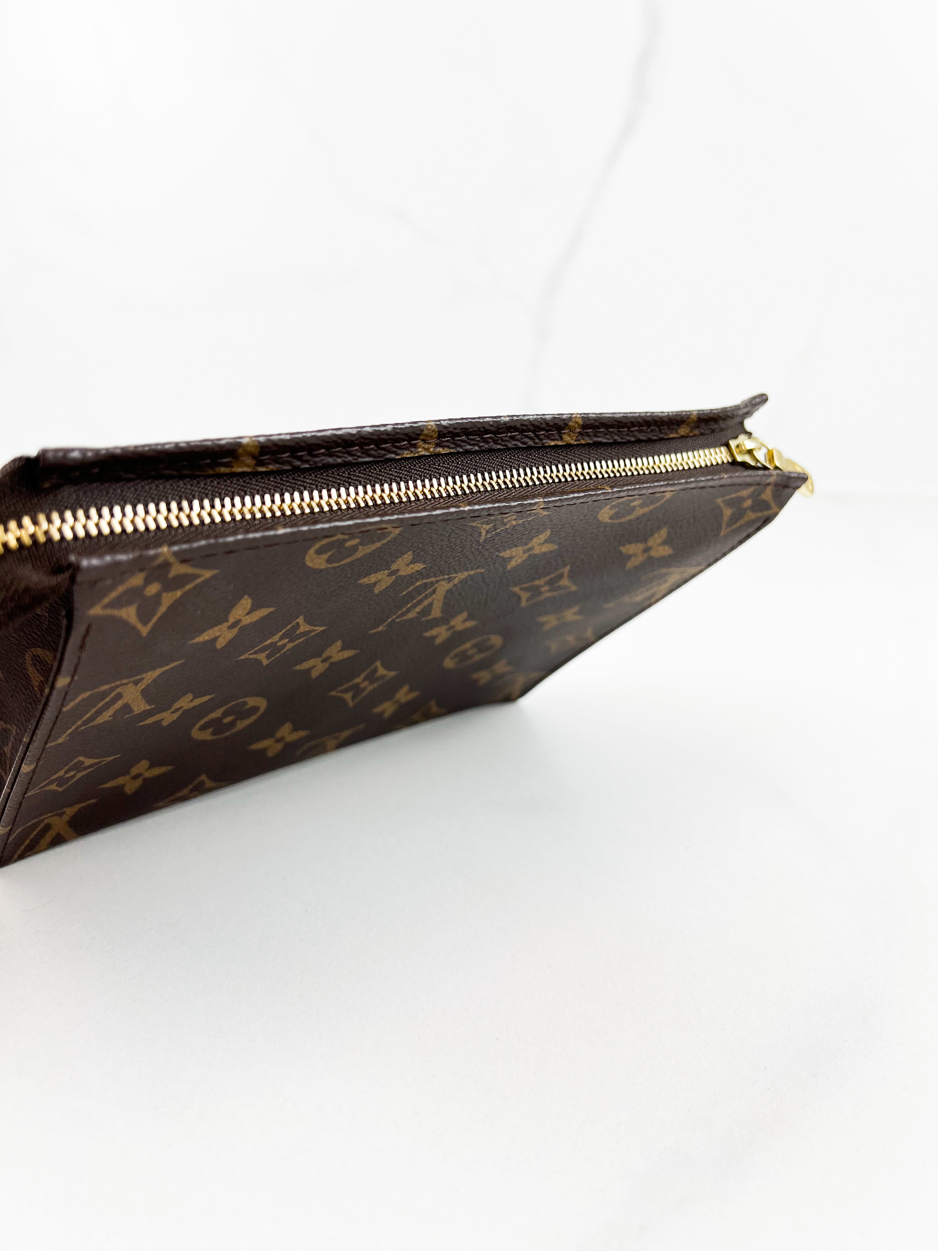 Louis Vuitton Monogram Toiletry 19
