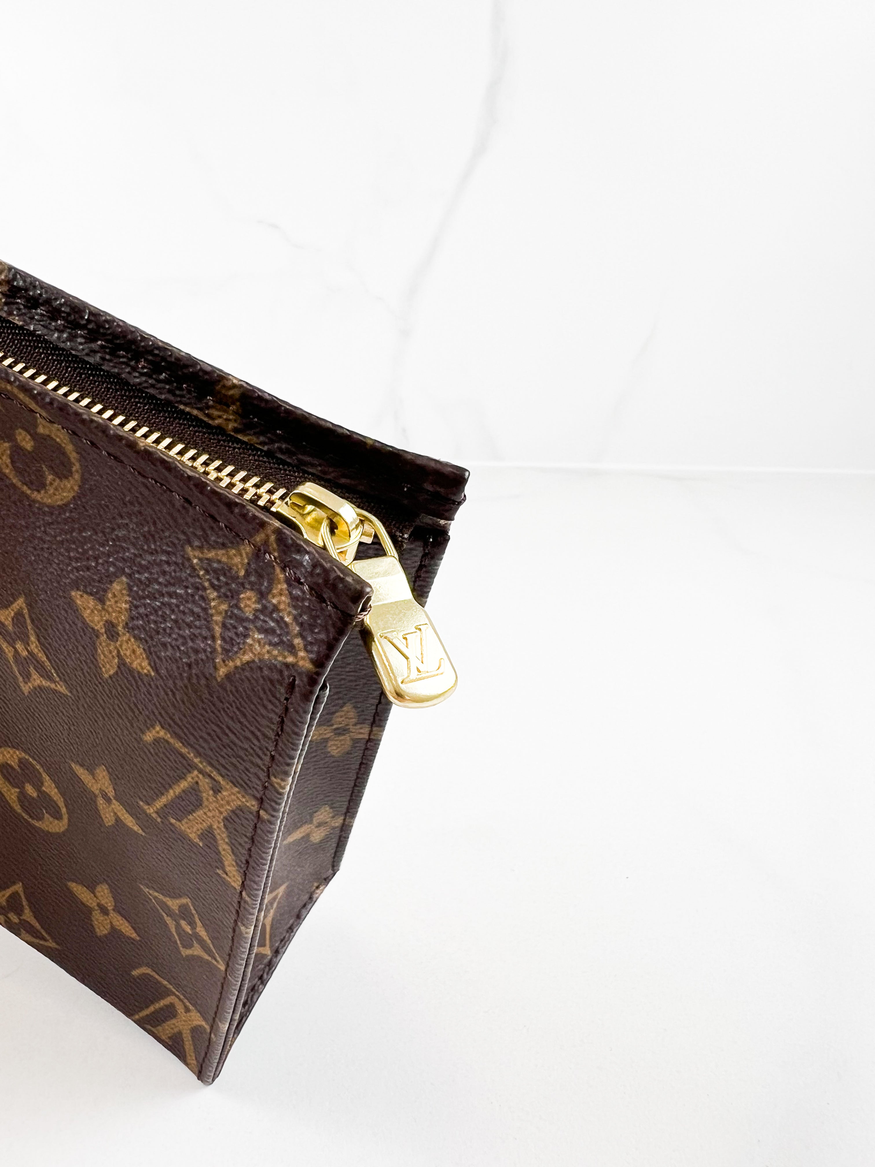 Louis Vuitton Monogram Toiletry 19