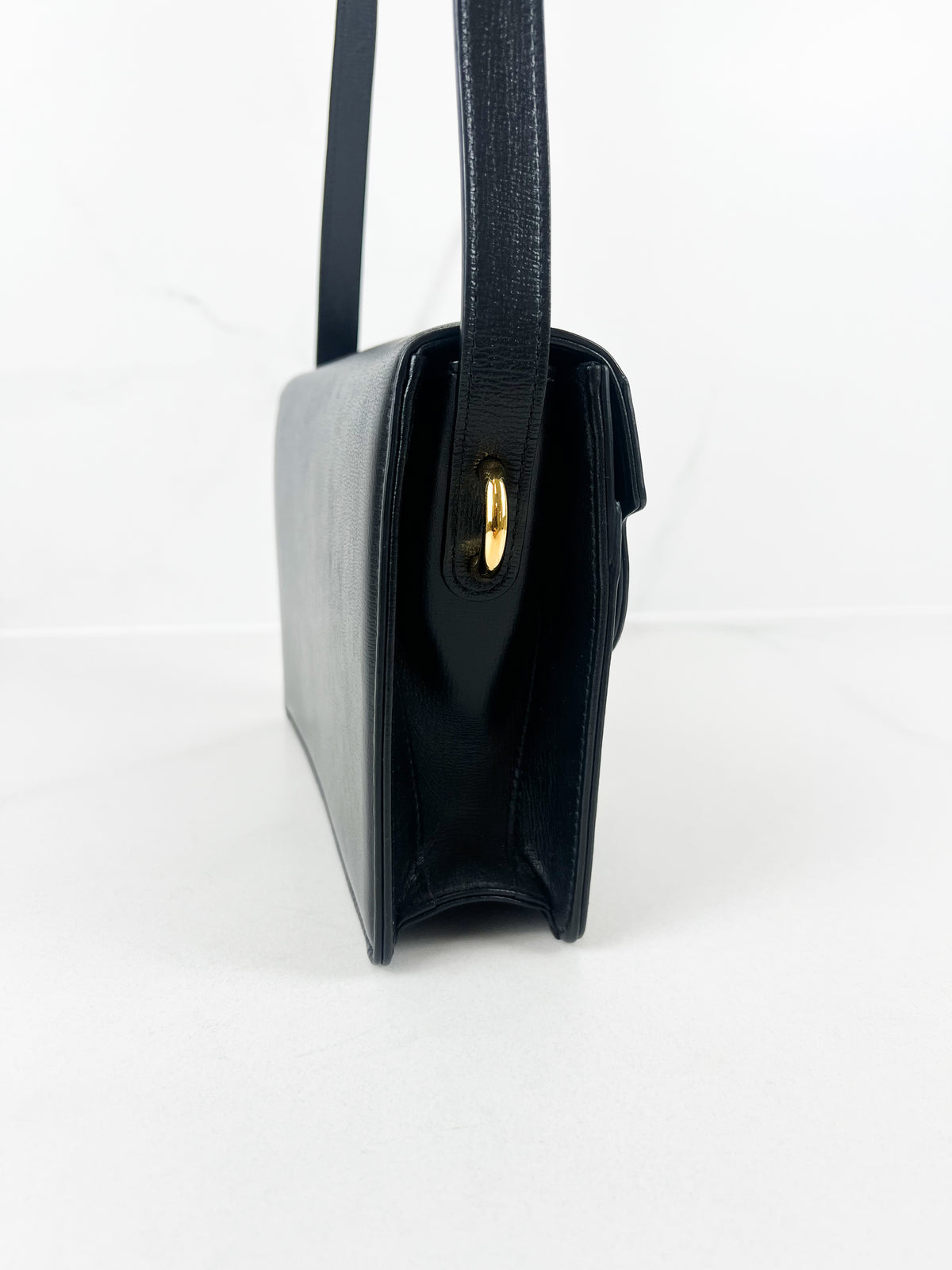 Gucci GG Ring Leather Shoulder Bag in Black