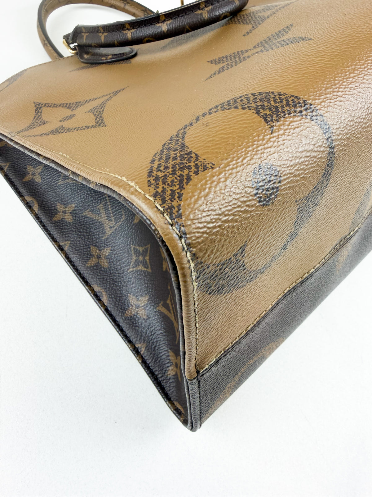 Louis Vuitton Reverse Onthego MM