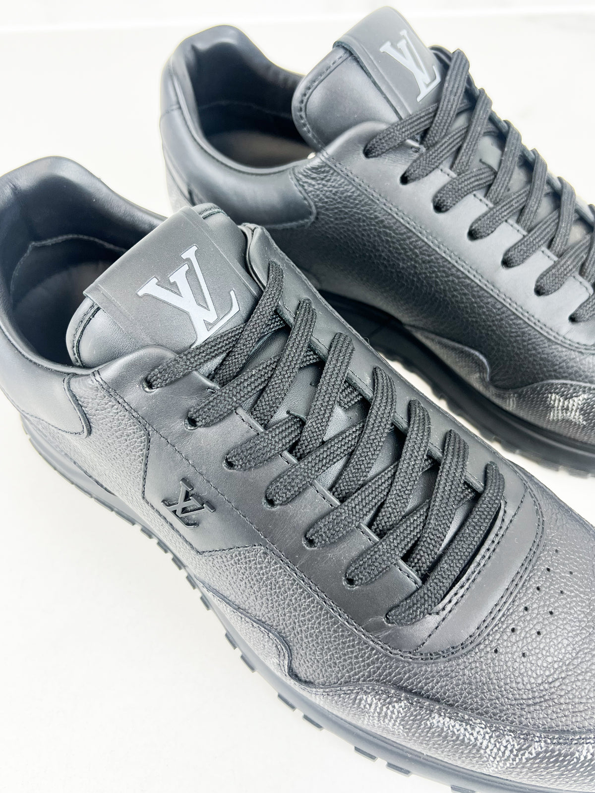 Louis Vuitton Runaway Black Monogram Grained Calf Leather Sneaker Size 7 Men's