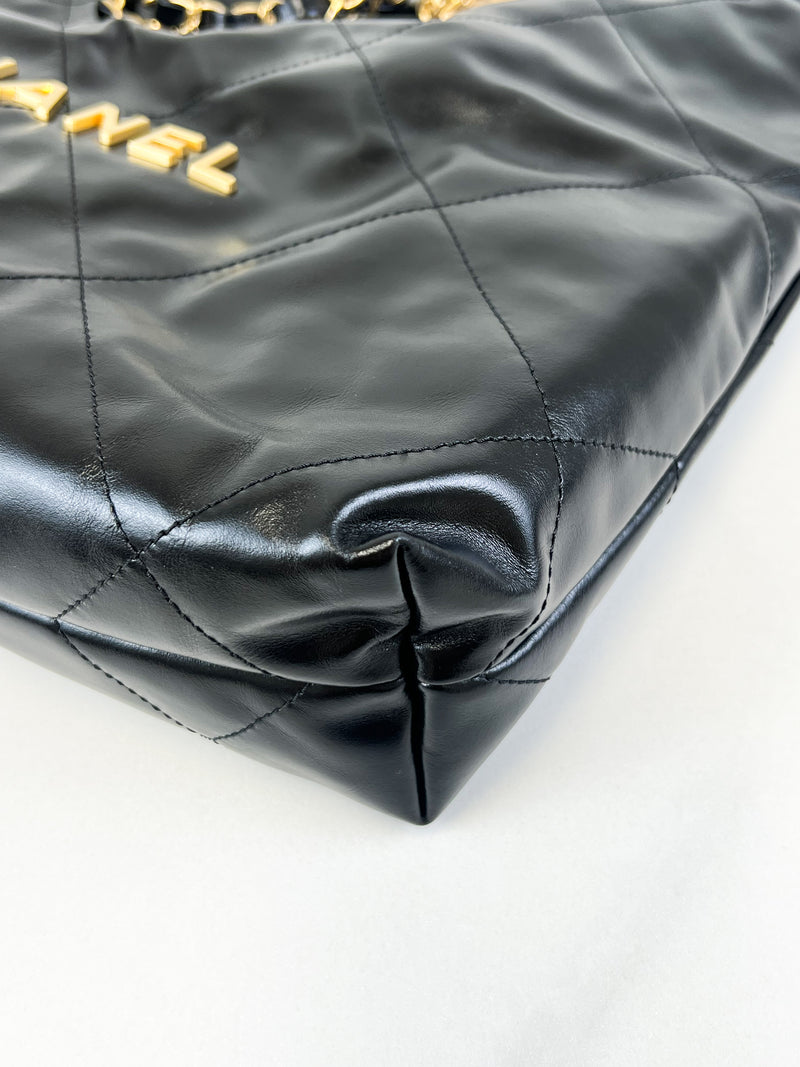 Chanel Shiny Quilted Medium 22