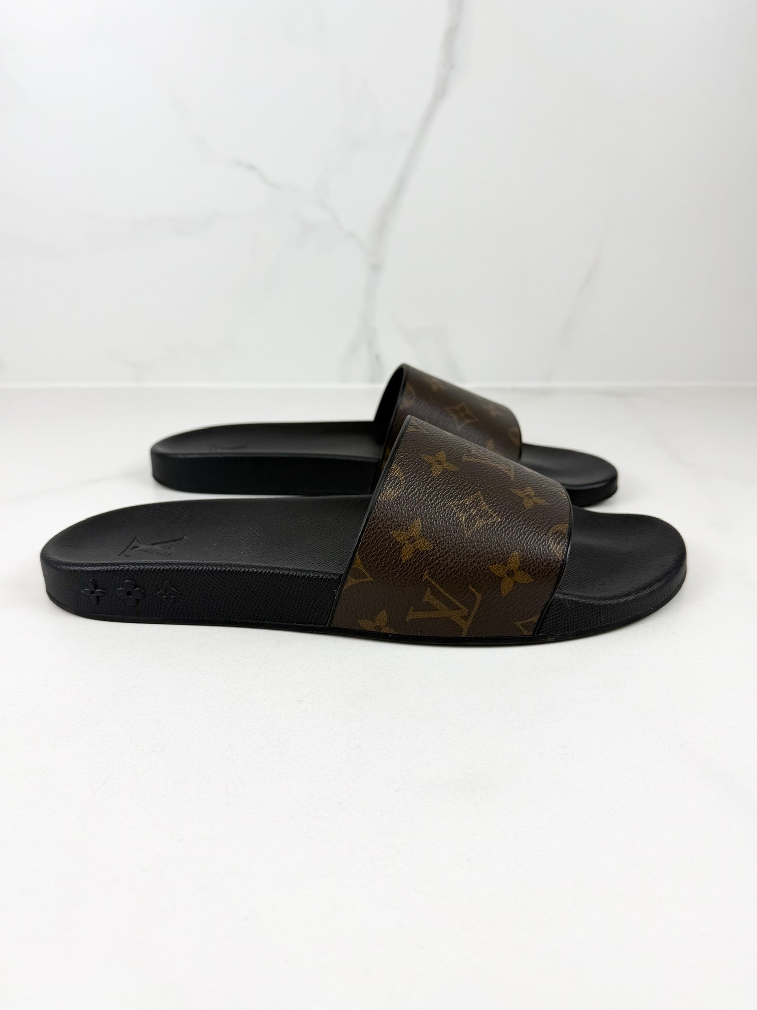 Louis Vuitton Men's Pool Slides Size 10