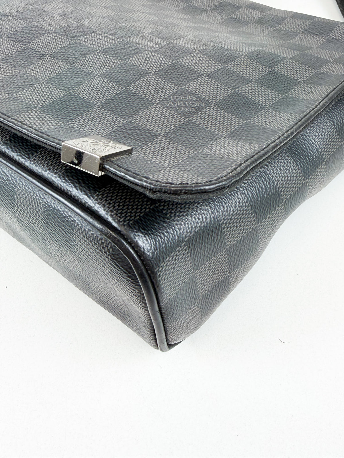 Louis Vuitton Damier Graphite District Messenger Bag