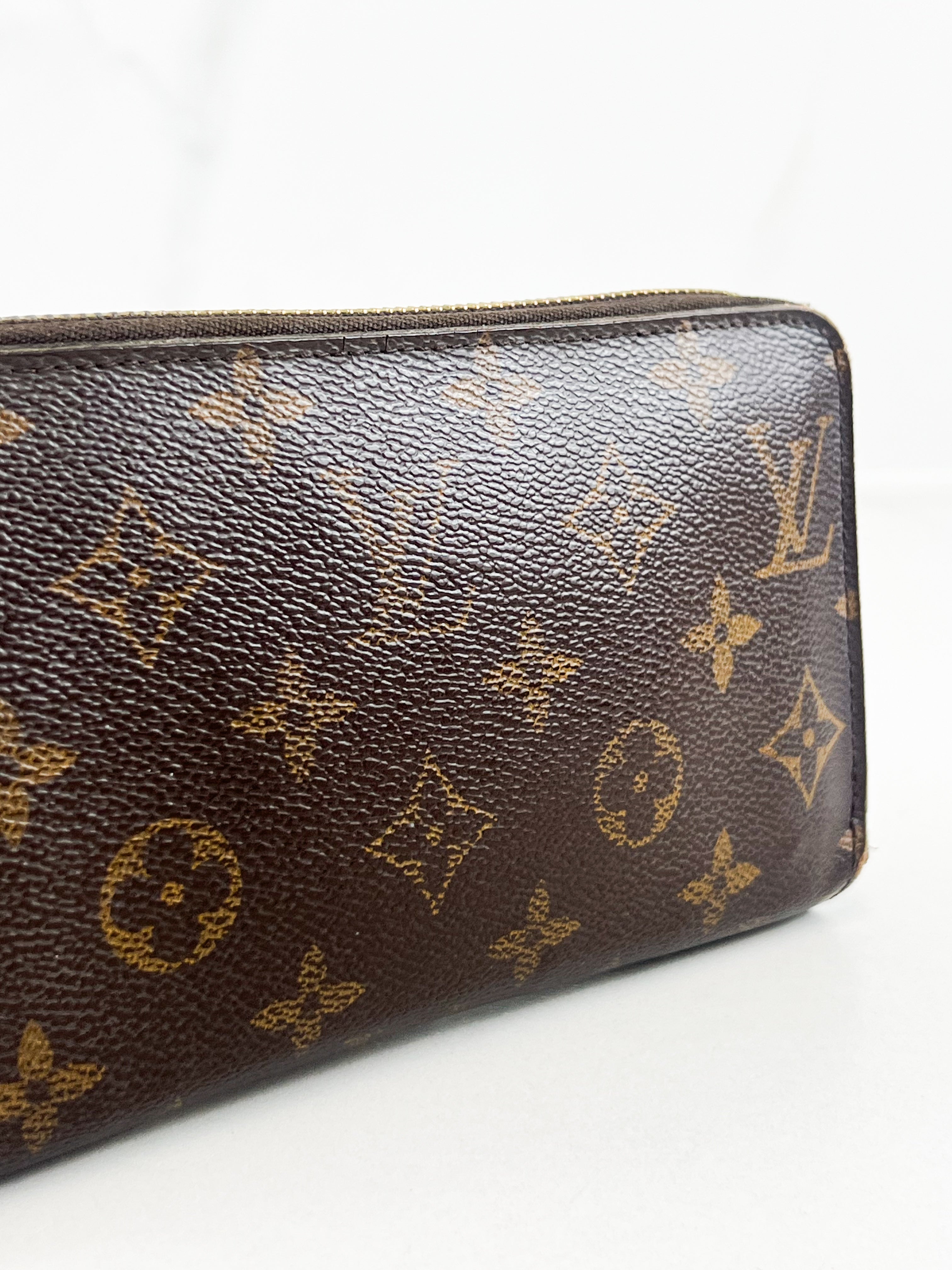 Louis Vuitton Monogram Zippy Wallet