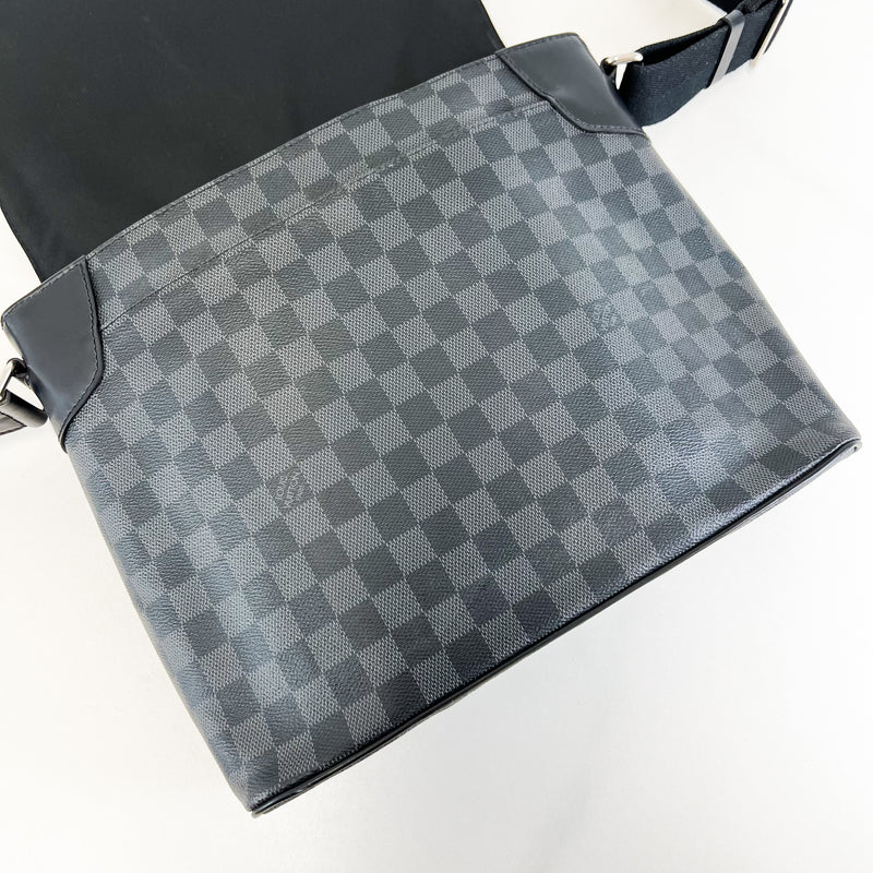 Louis Vuitton Damier Graphite District Messenger Bag