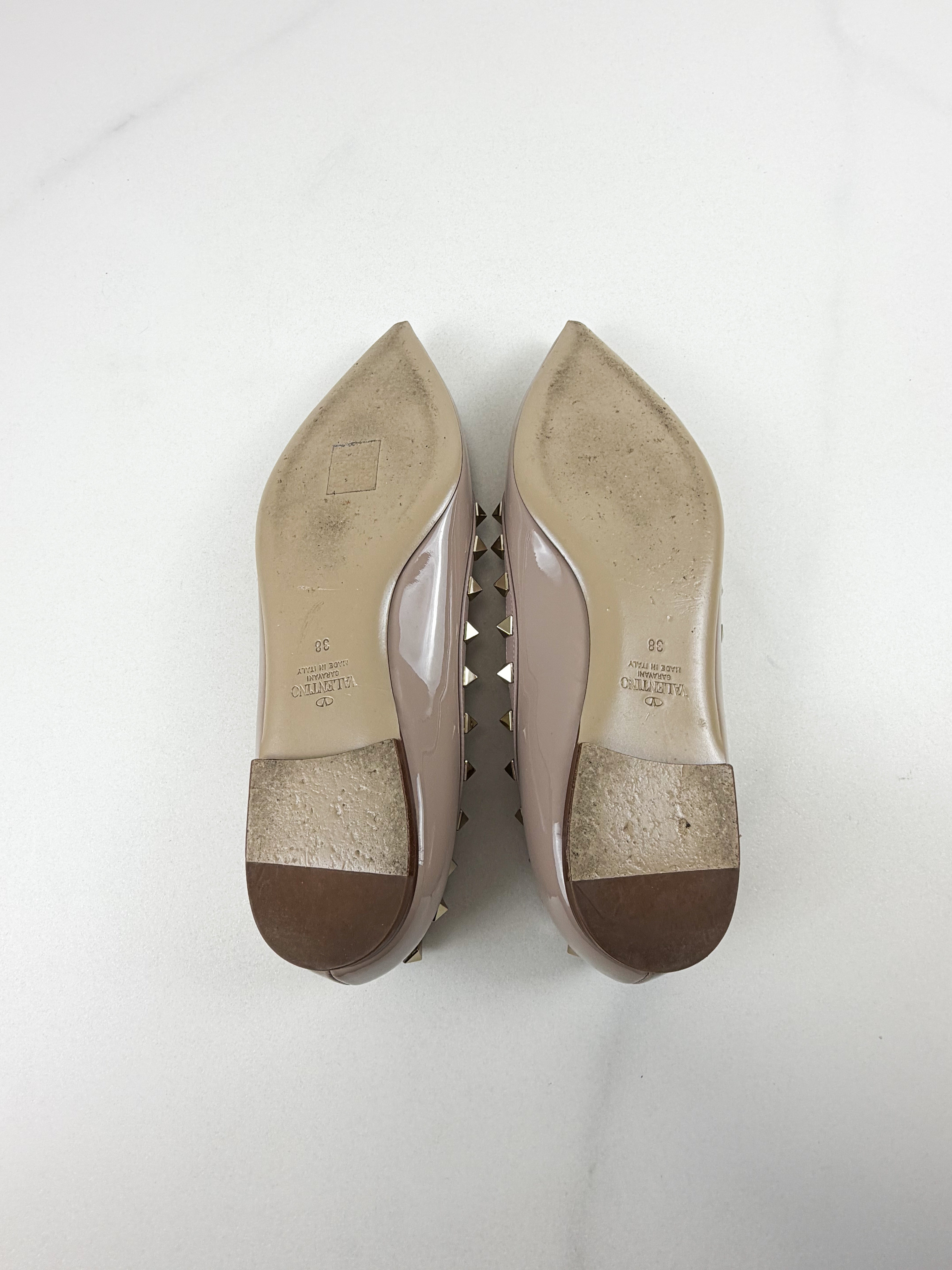 Valentino Garavani Rockstud Poudre Ballet Flat in Beige Size 38