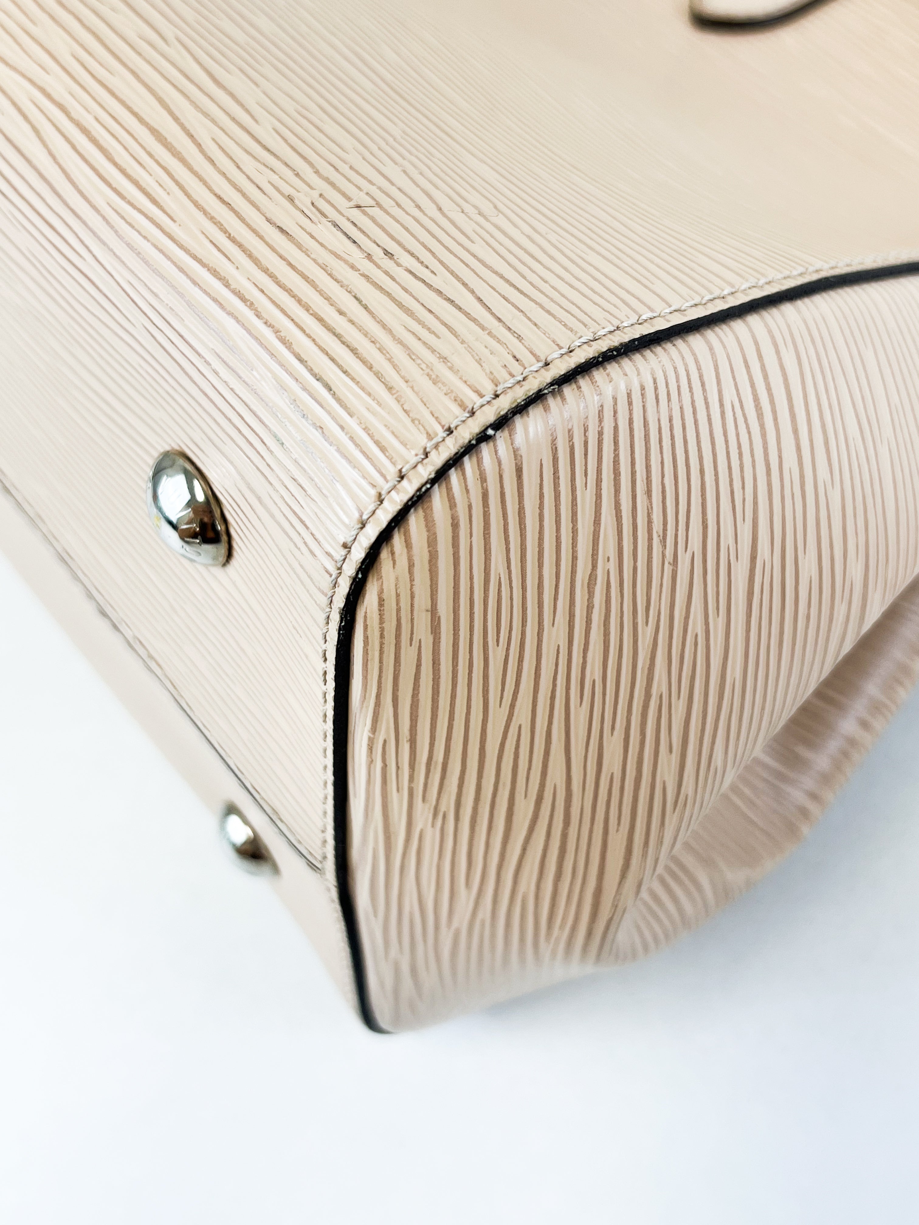 Louis Vuitton Marly MM Bag in Dune Epi Leather