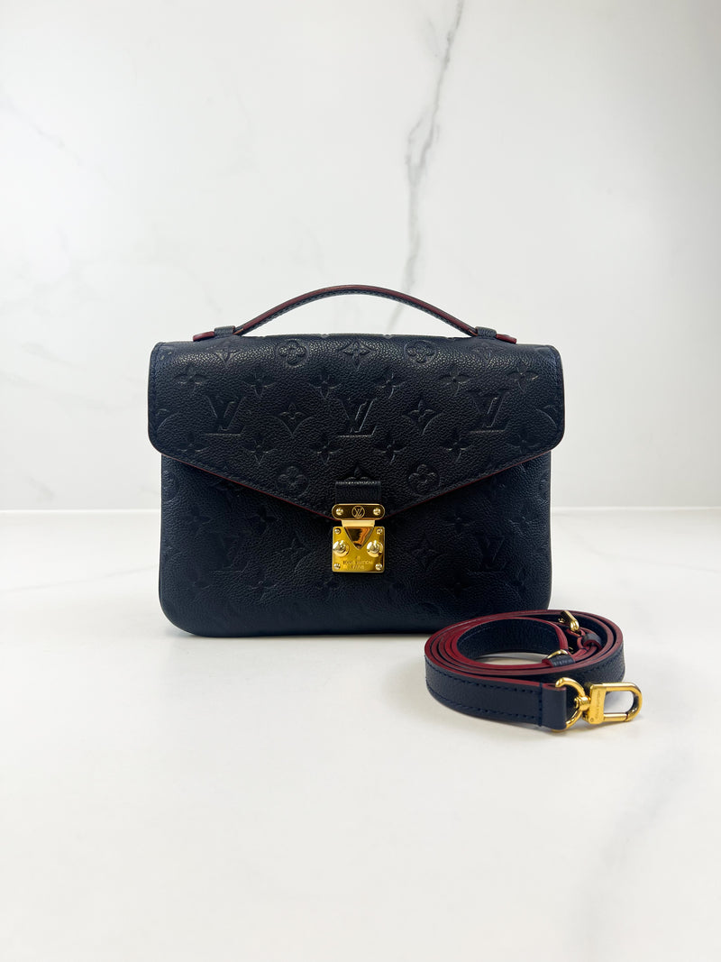 Louis Vuitton Pochette Metis in Marine Rouge