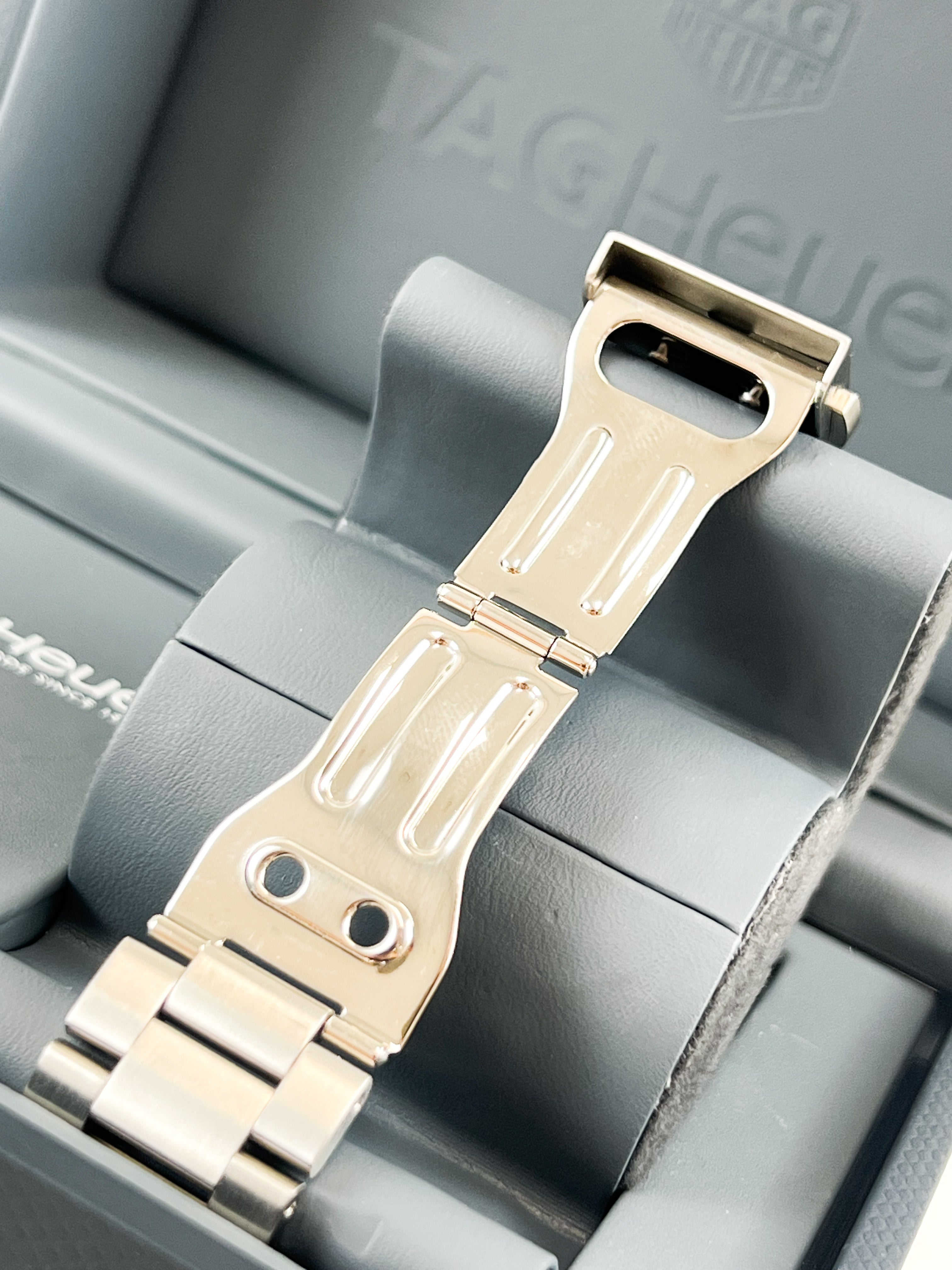 TAG Formula 1 Chronograph Quartz Men Watch 43mm