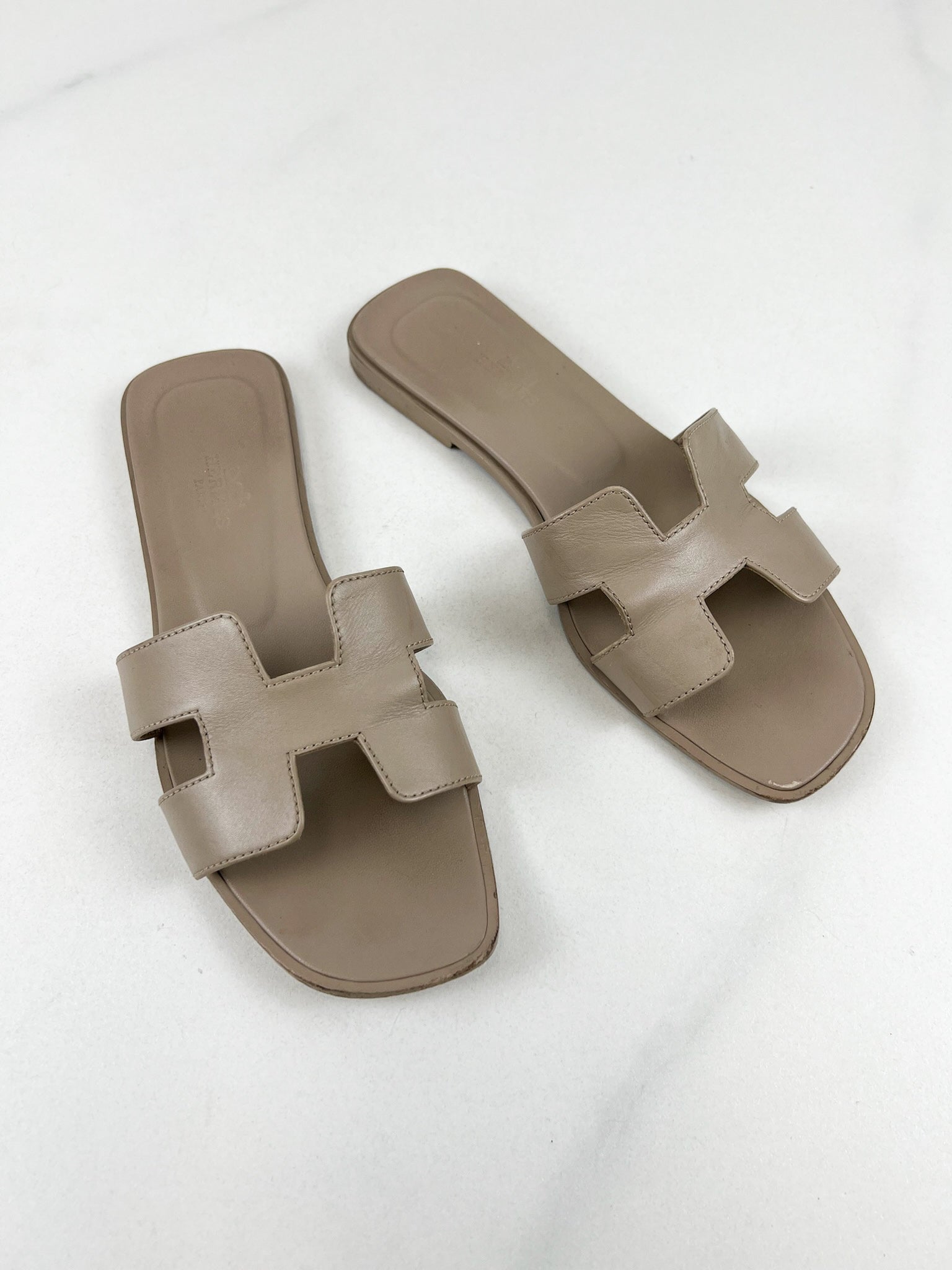 Hermes Oran Sandal in Beige Epson Calfskin Size 37