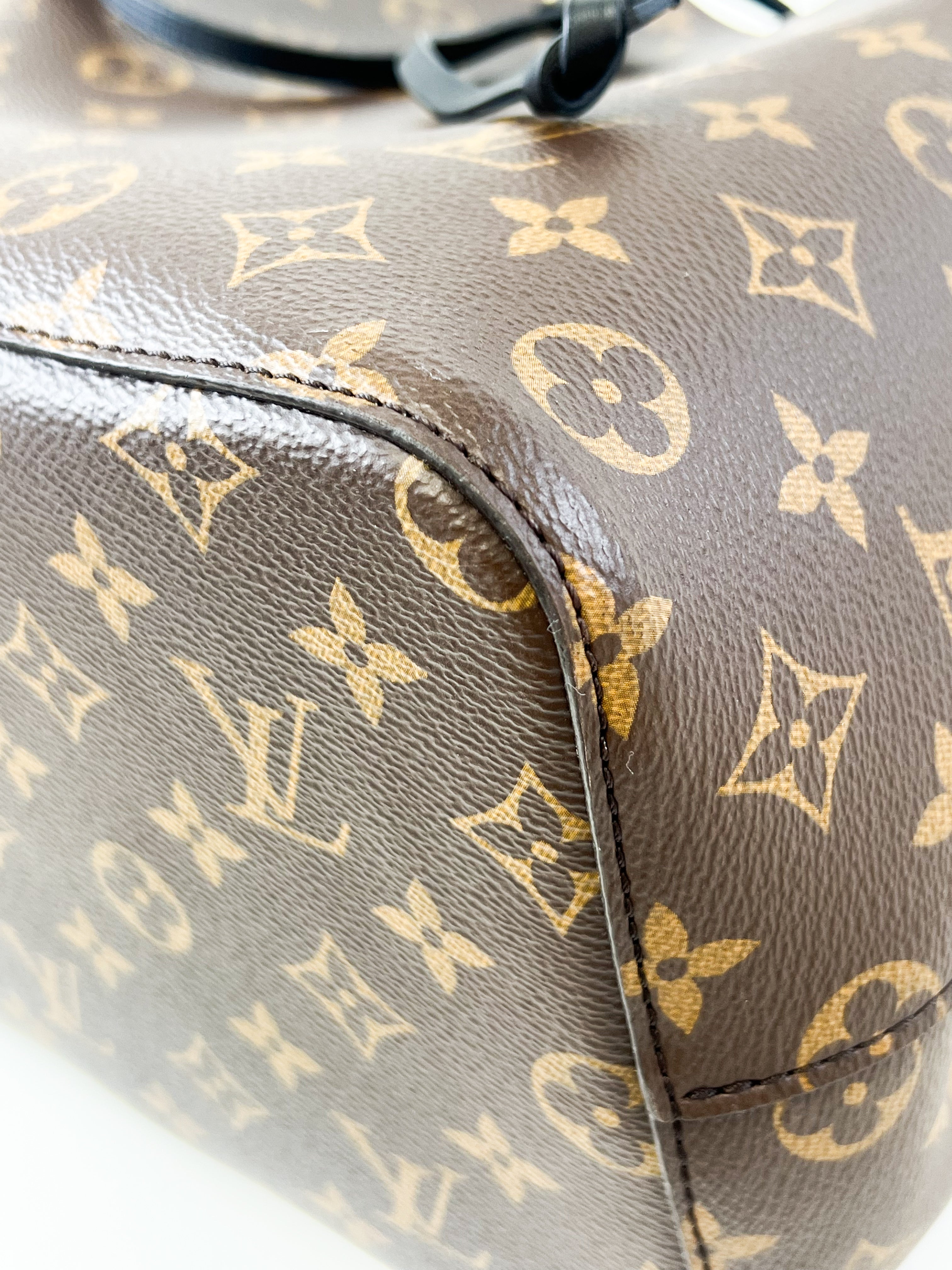 Louis Vuitton Black Neo Noe