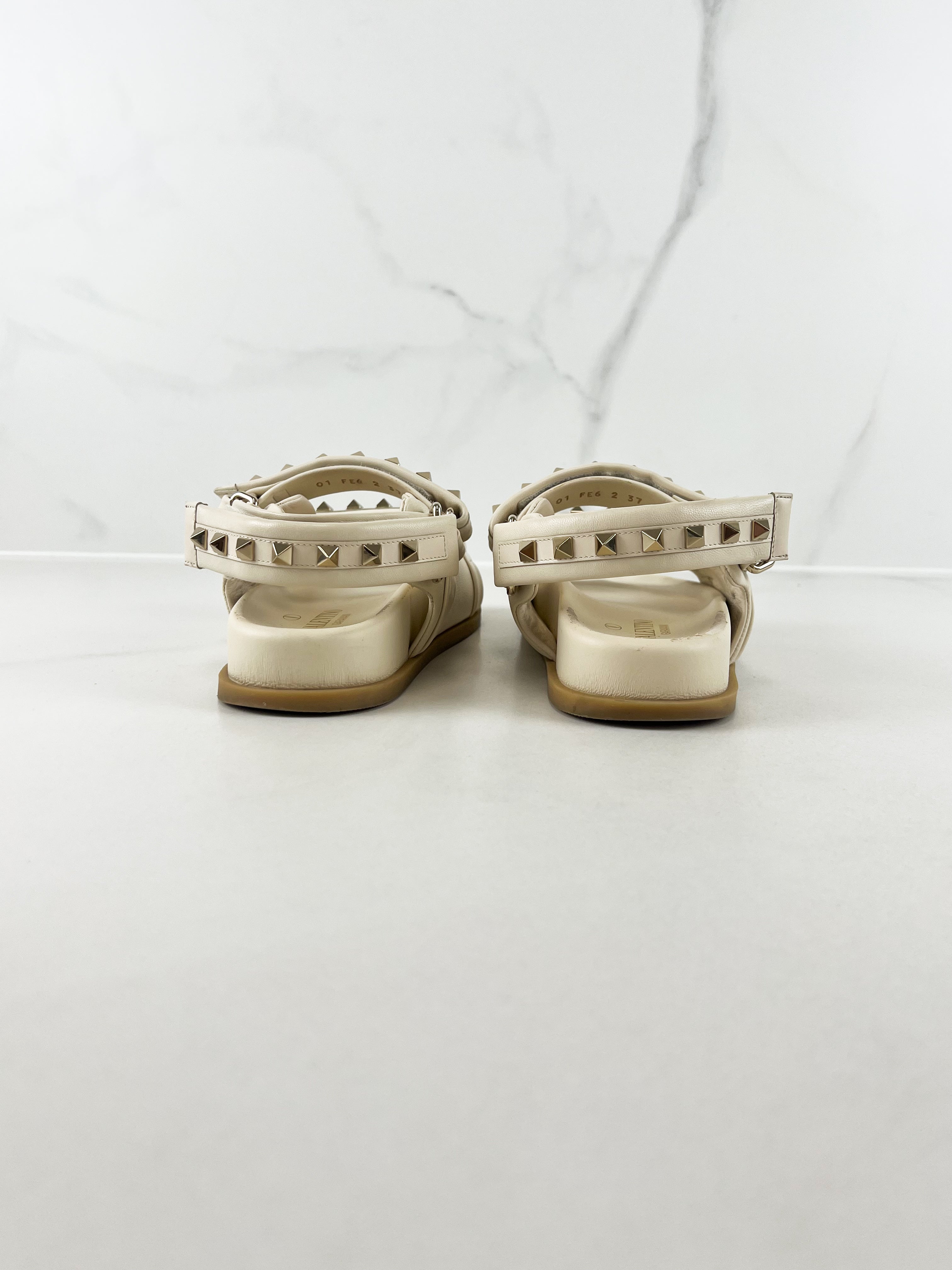 Valentino Garavani Rockstud Flat Sandal in Nappa Leather with Platinum-Finish Studs Size 37