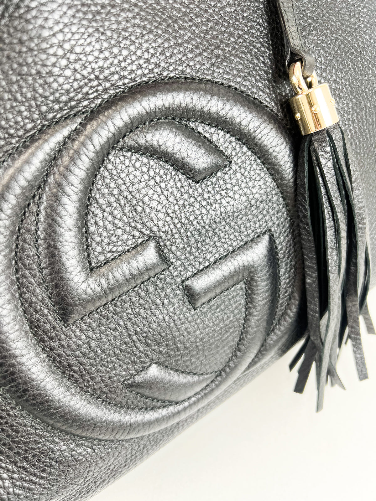Gucci Medium Soho Grained Leather Bag in Black