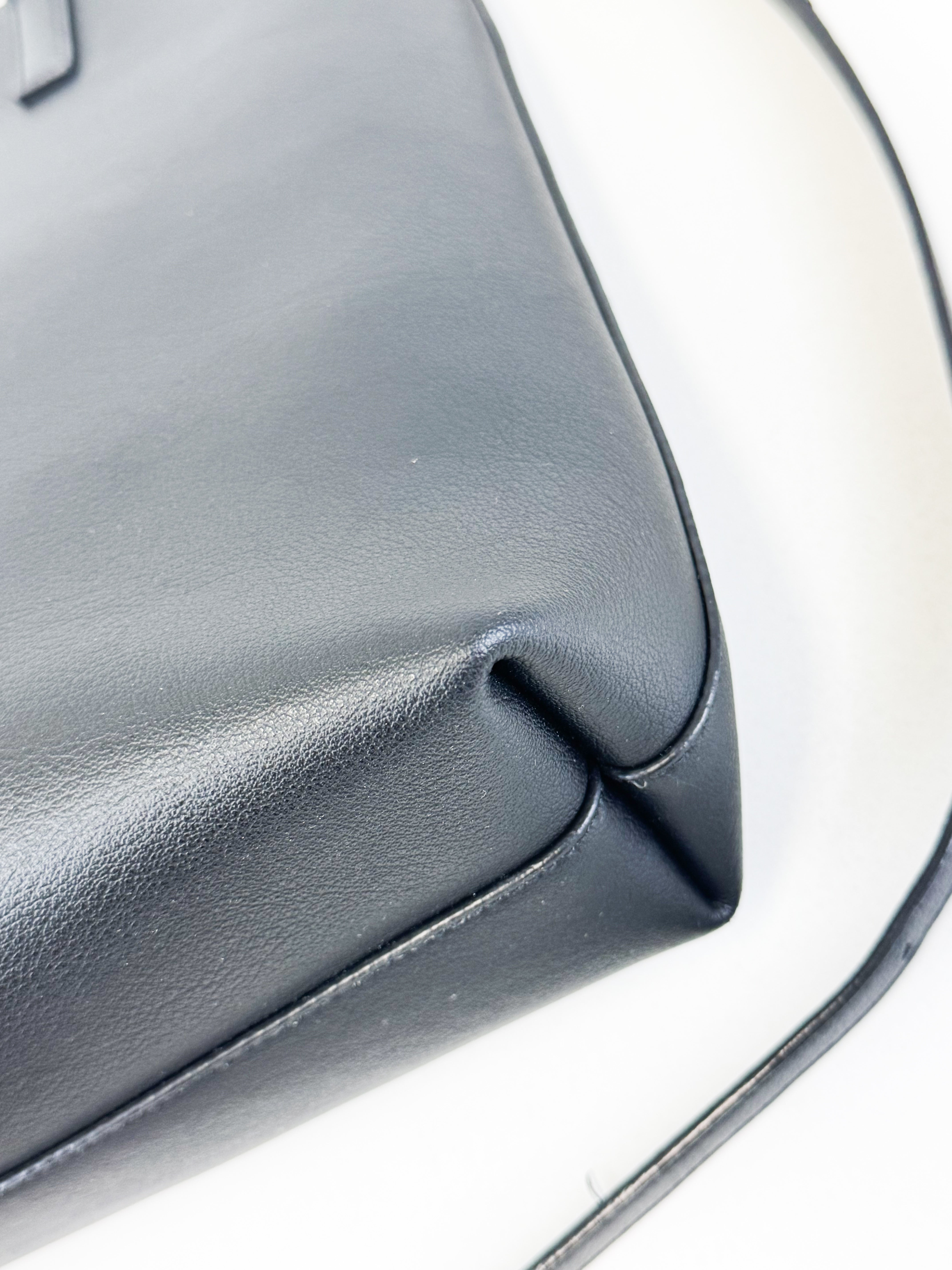 Saint Laurent Toy shopper Tote in Black Supple Leather