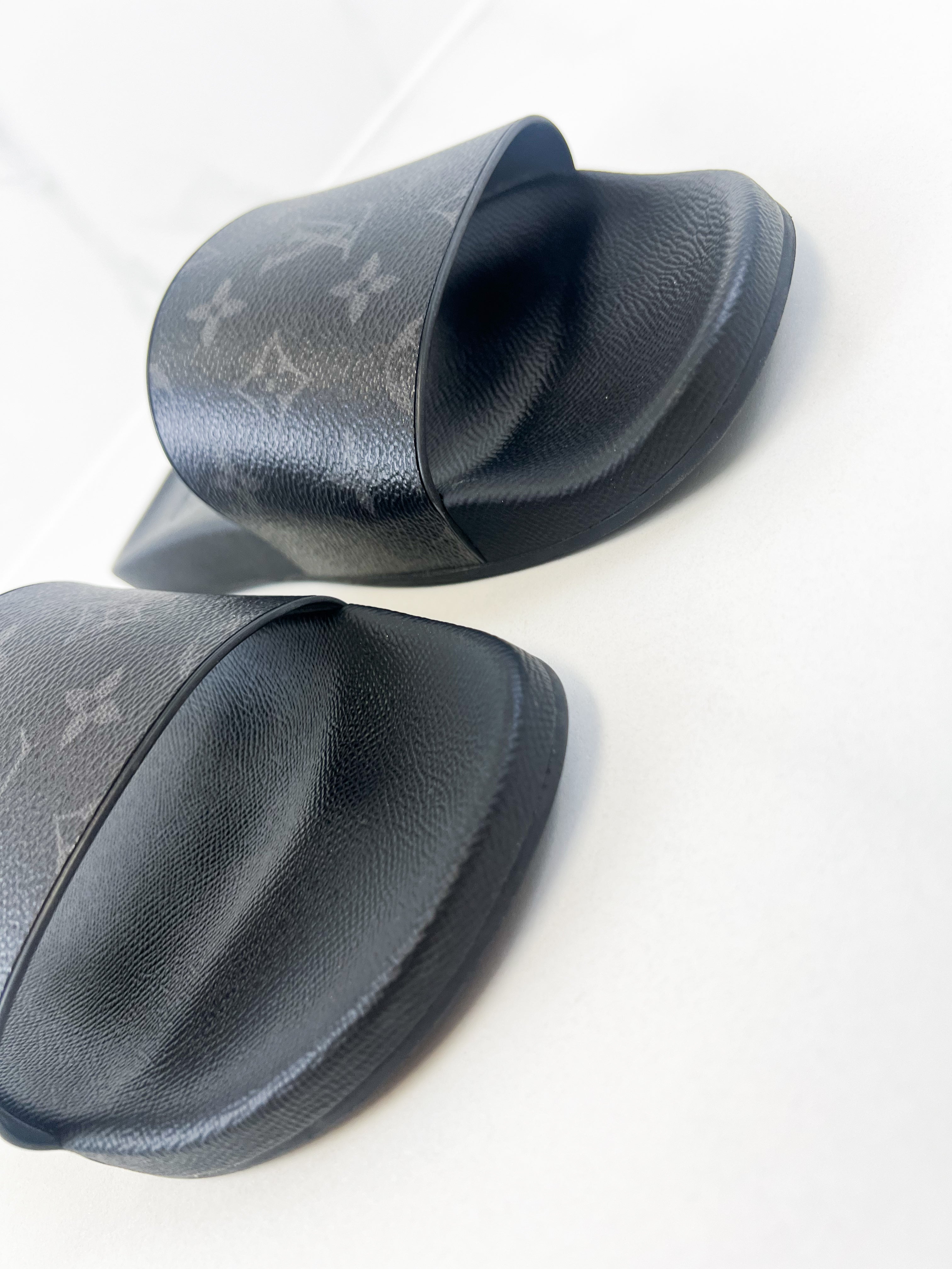 Louis Vuitton Men's Pool Slides Size 9