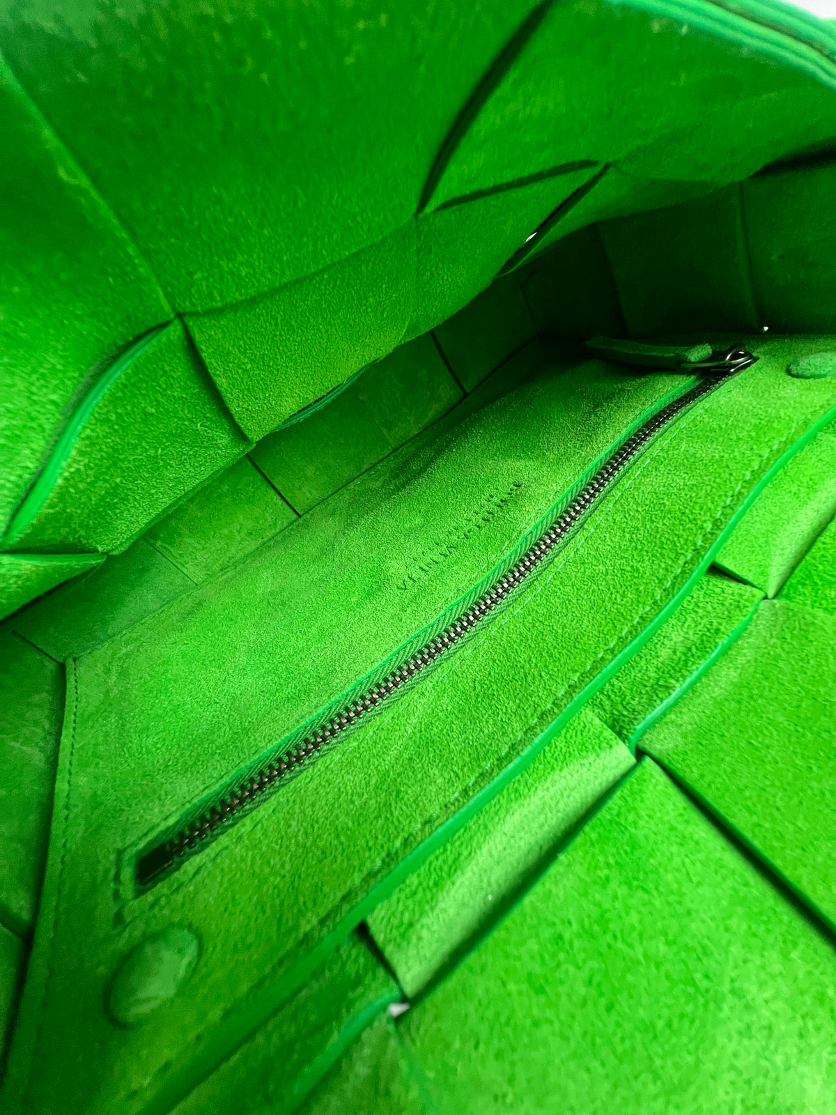 Bottega Veneta Cassette Bag in Pistachio