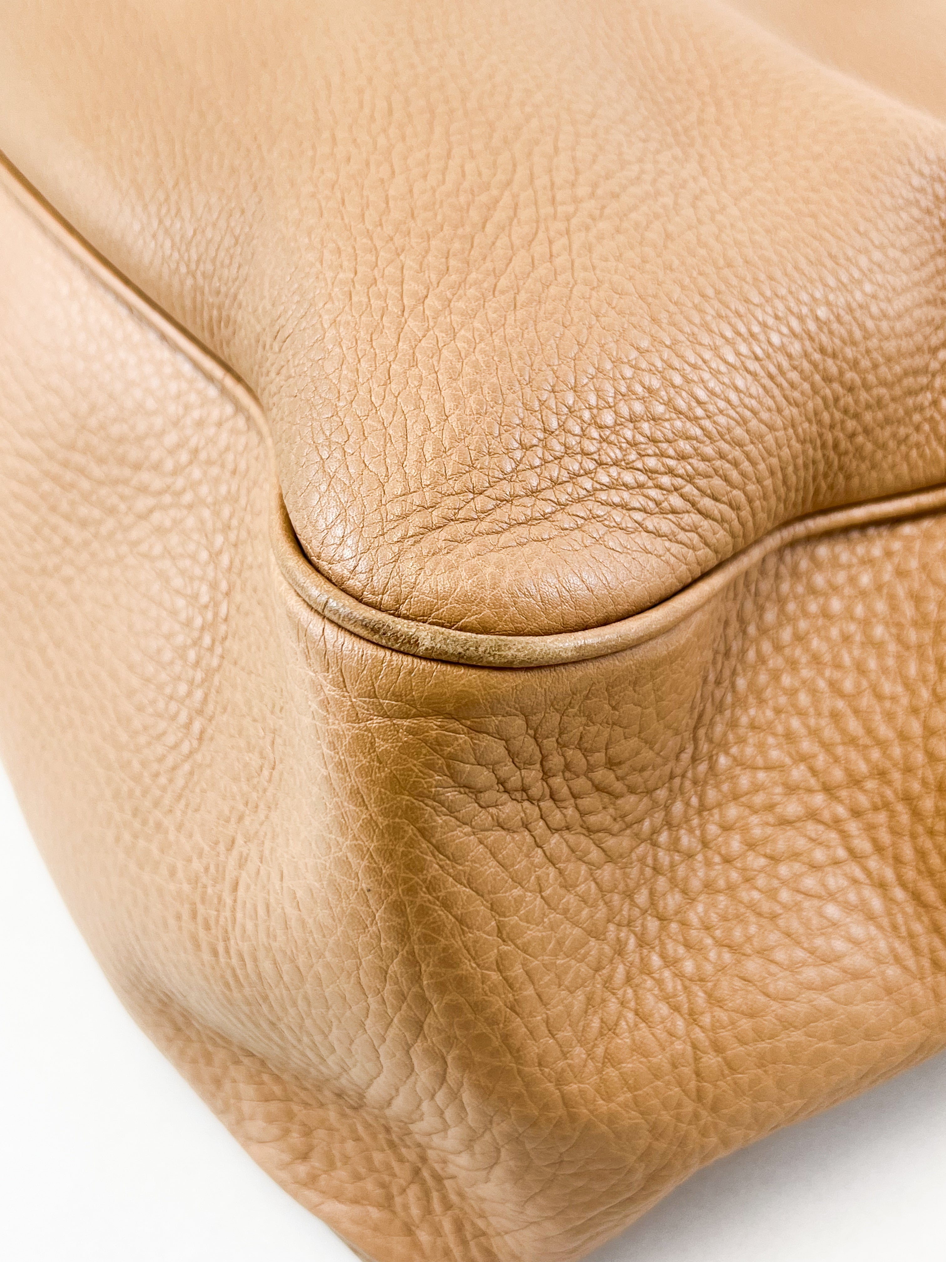Gucci Large Soho Grained Leather Bag in Beige