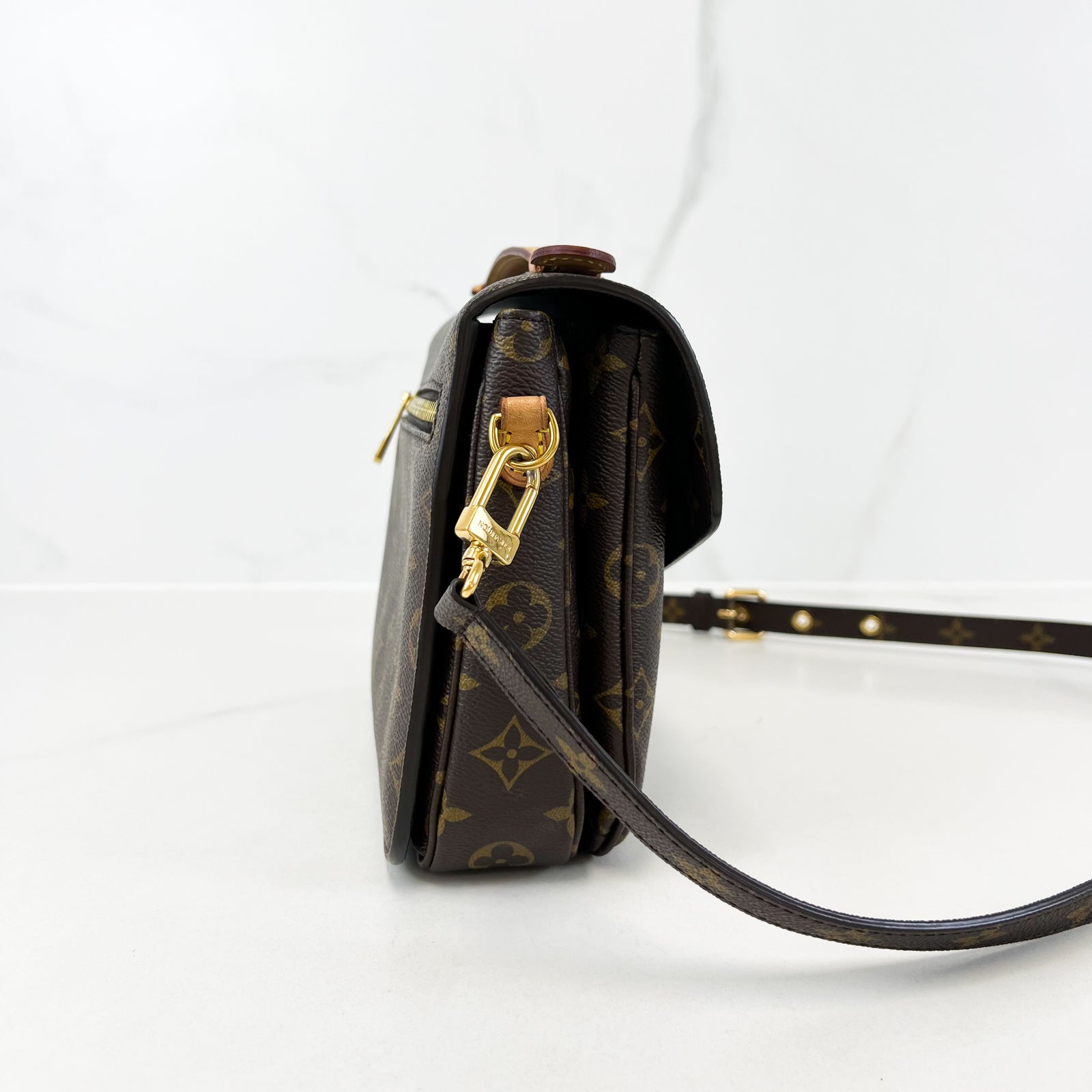 Pochette metis fake deals