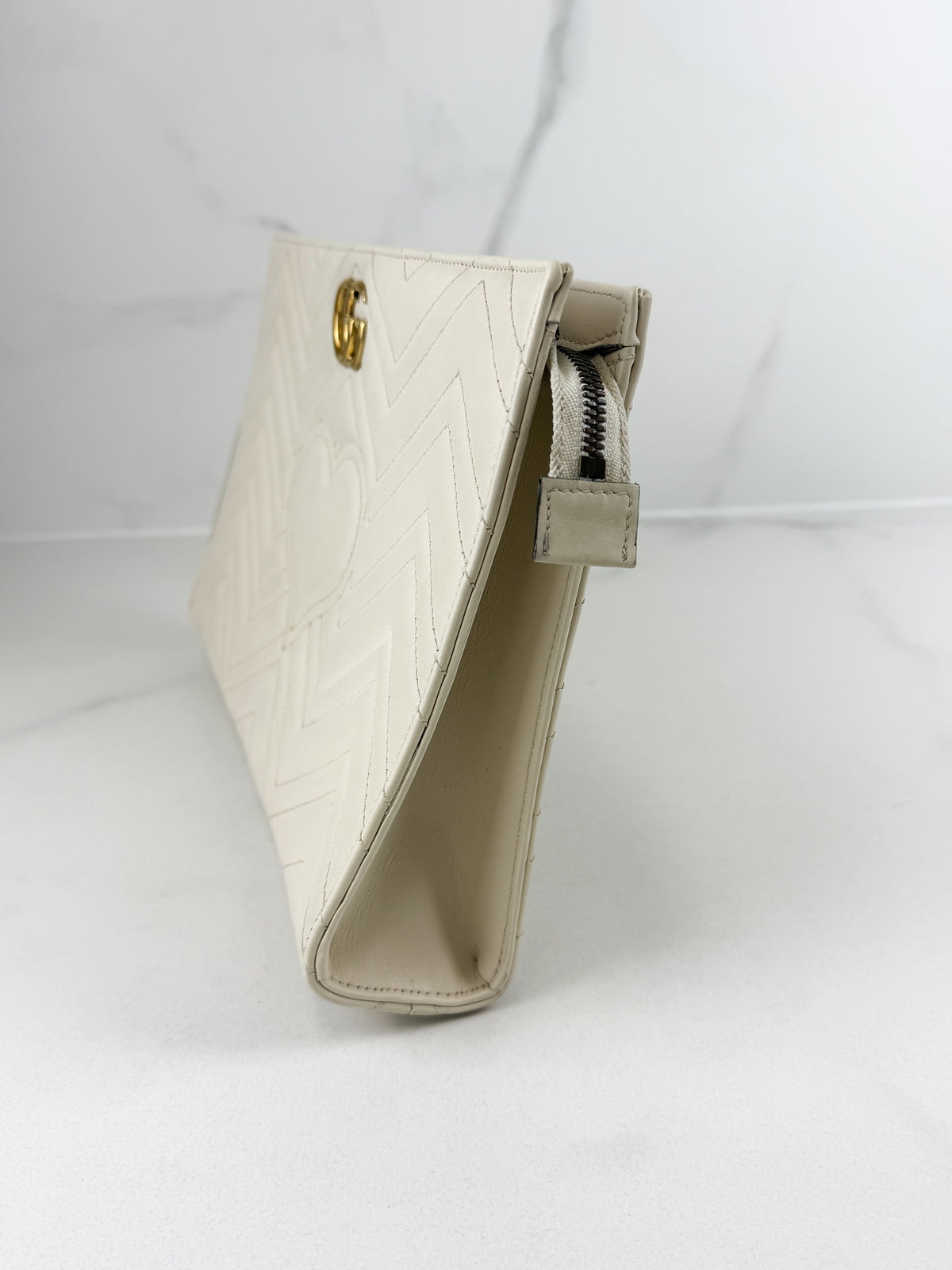 Gucci GG Marmont Clutch in White Matelasse Chevron Leather