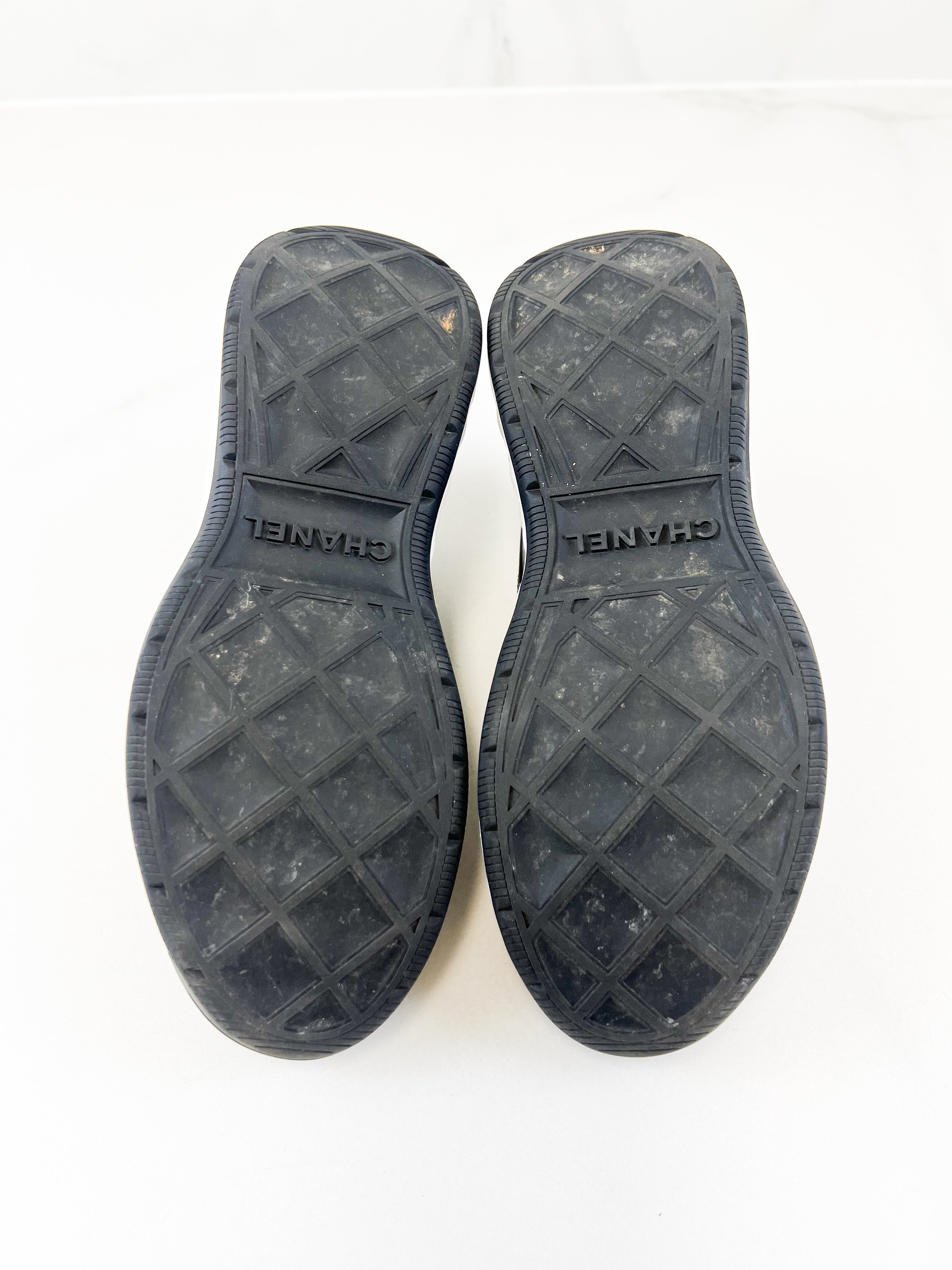 Chanel Black CC Logo Leather Sneaker Size 36