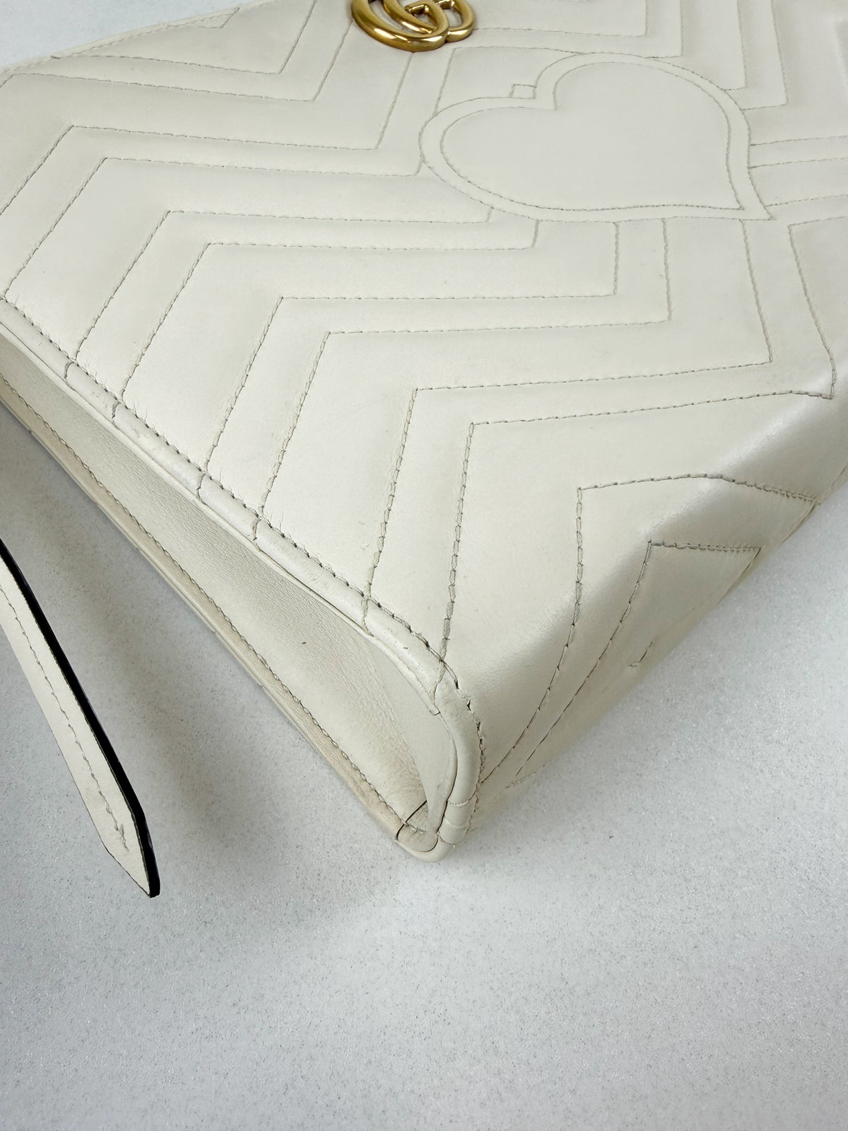 Gucci GG Marmont Clutch in White Matelasse Chevron Leather